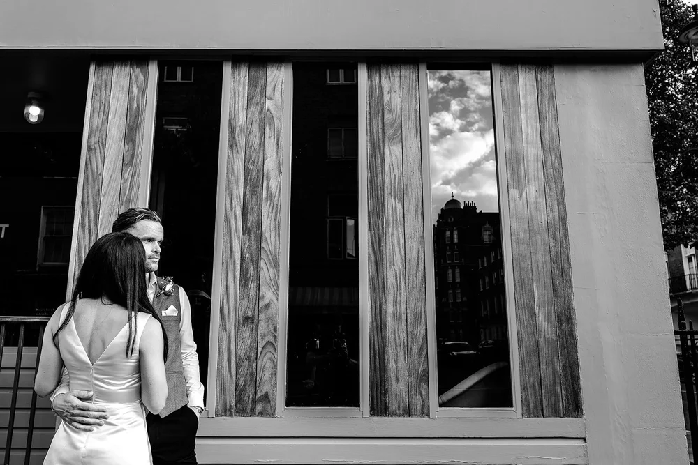 Wedding portraits in the cobbled streets and mews around Marylebone Town Hall - 11