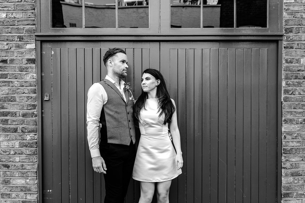 Wedding portraits in the cobbled streets and mews around Marylebone Town Hall - 14