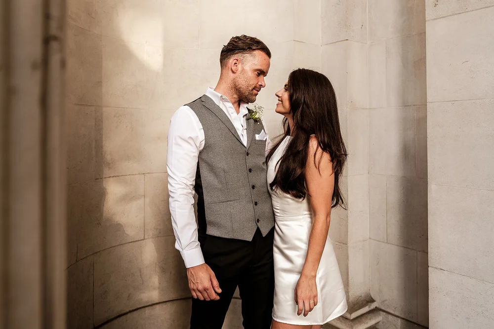 Wedding portraits in the cobbled streets and mews around Marylebone Town Hall - 6