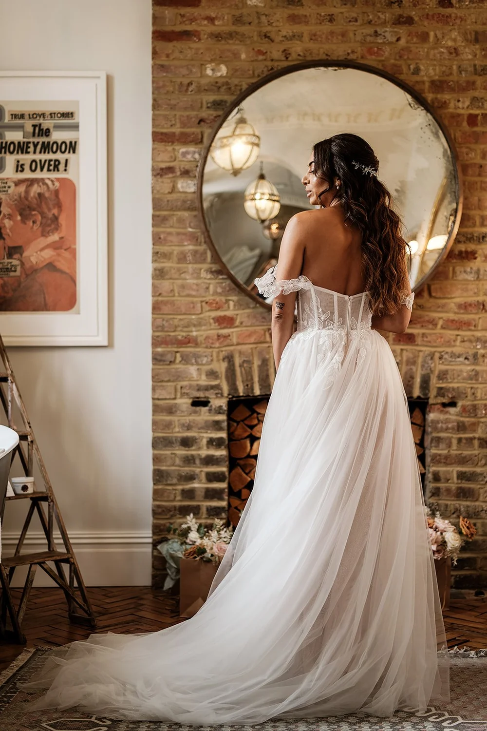 Sara and Chris getting ready at The Artist Residence in London - 2