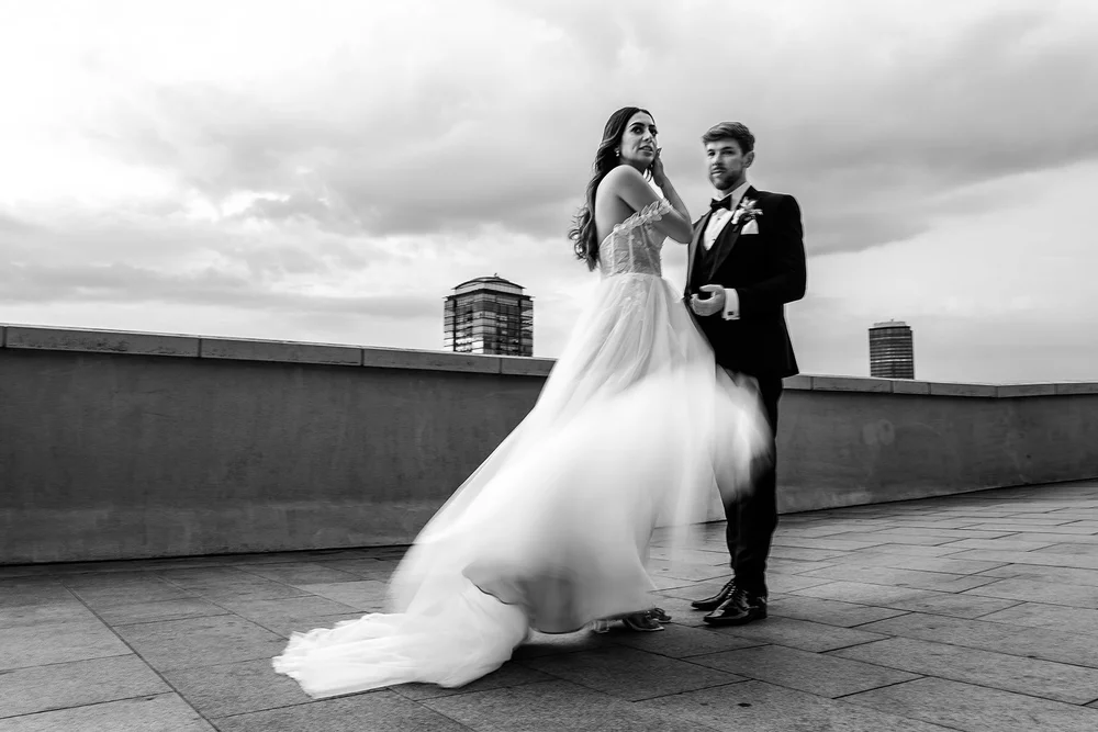 Sara and Chris&rsquo;s couple portraits by the Thames in London - 2