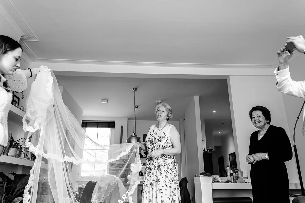 Helen getting ready with her family in Fulham before her London wedding - 2