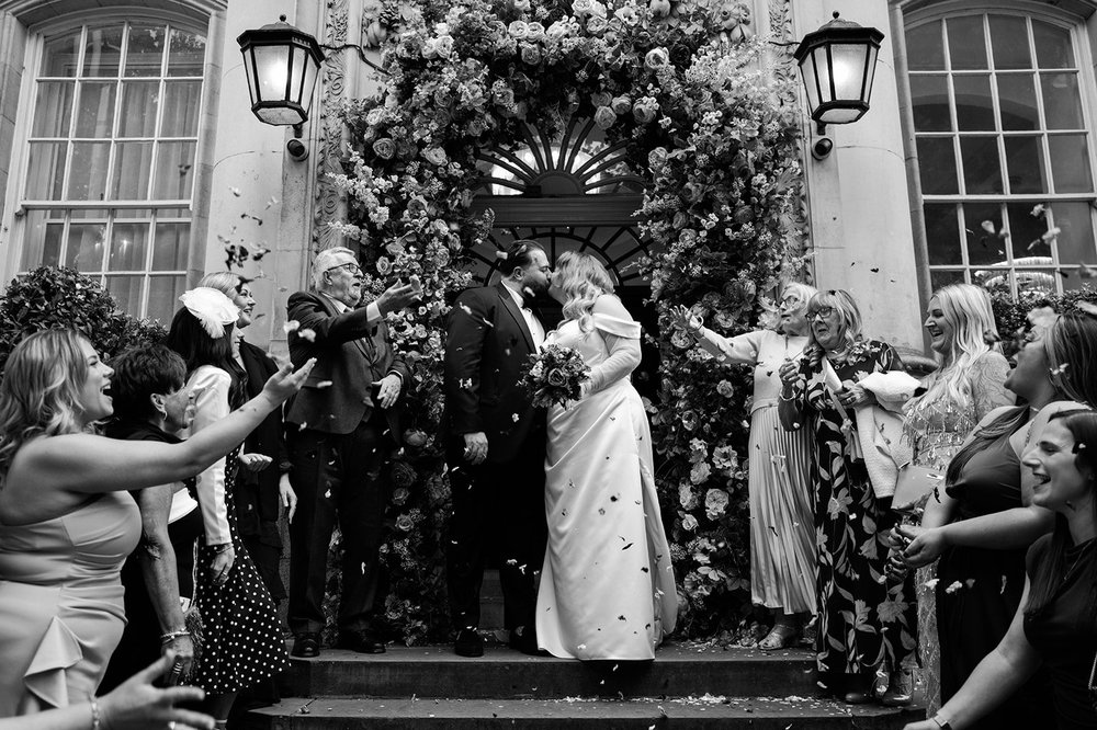 Confetti under the flower archway outside Chelsea Old Town Hall on the King&rsquo;s Road - 1