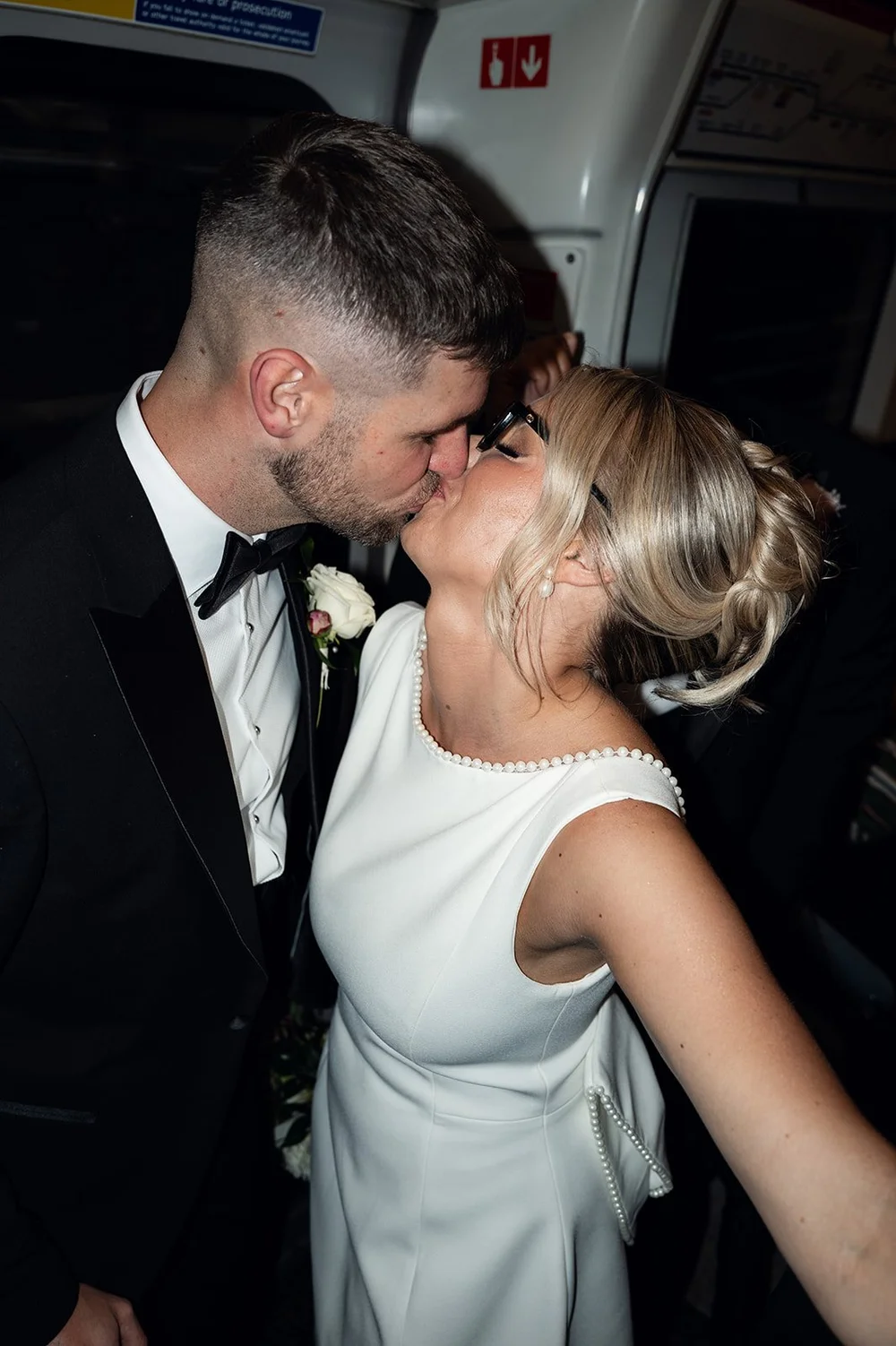 Charley and Joe kissing on the platform at Sloane Square