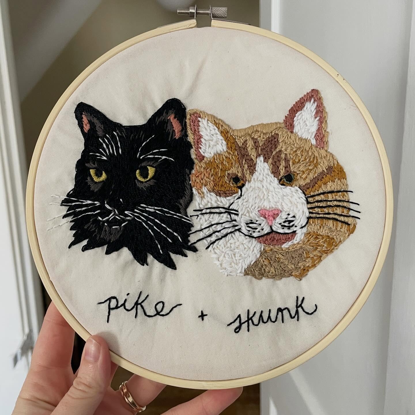 My biggest embroidery commission yet is finally finished! From photos to sketched out to color picking and filling in&hellip;one stitch at a time. A full color pet portrait of 2 beloved kitties. Thank you Aaron for trusting me! AI will never replace 