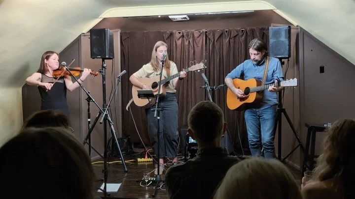A special Saturday night at Margaret &amp; Steve&rsquo;s 3rd Floor Theater! 🏠🎶 We laughed, we cried. Grateful that live music does that to us. 🩵 ps: when i sang &ldquo;when it gets harder, it&rsquo;s easier with you&rdquo; i looked right at Noah a