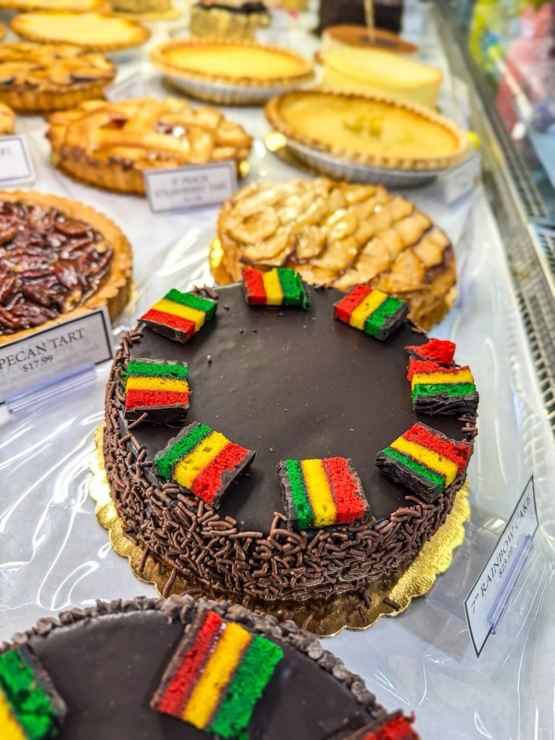 Easter desserts that actually make people stop mid-conversation 👀

From mini cakes to full Easter centerpieces, this is the stuff everyone crowds around after dinner:

&bull; Red velvet, chocolate, dulce de leche minis
&bull; Classic Italian rainbow