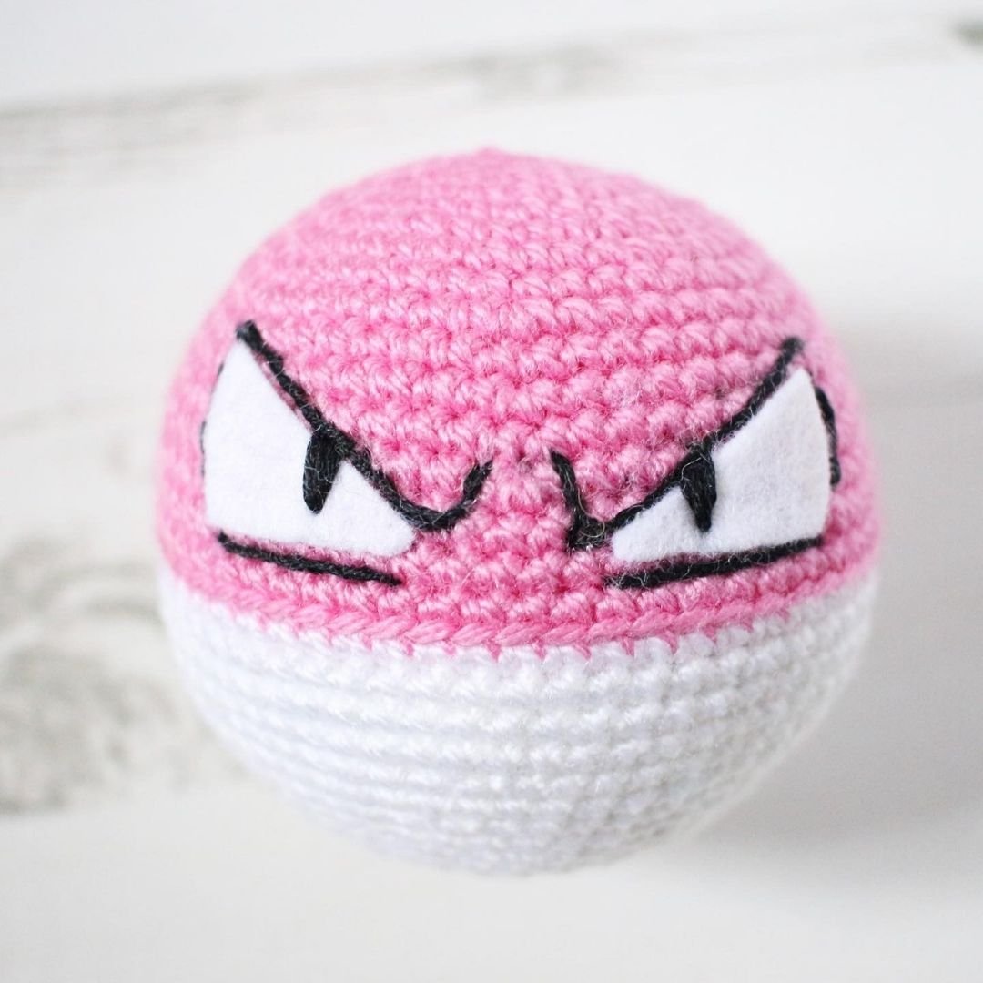 Electrode &amp; Voltorb Amigurumi by loopycathrine