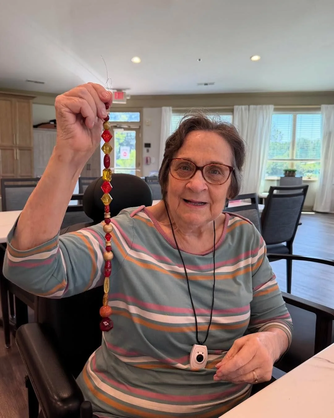 Our friends at the Oaks at Gracemont had so much fun today making beautiful beaded suncatchers with our wonderful volunteer, Cris! 💕🌈 #CaritasHospice #HospiceVolunteers