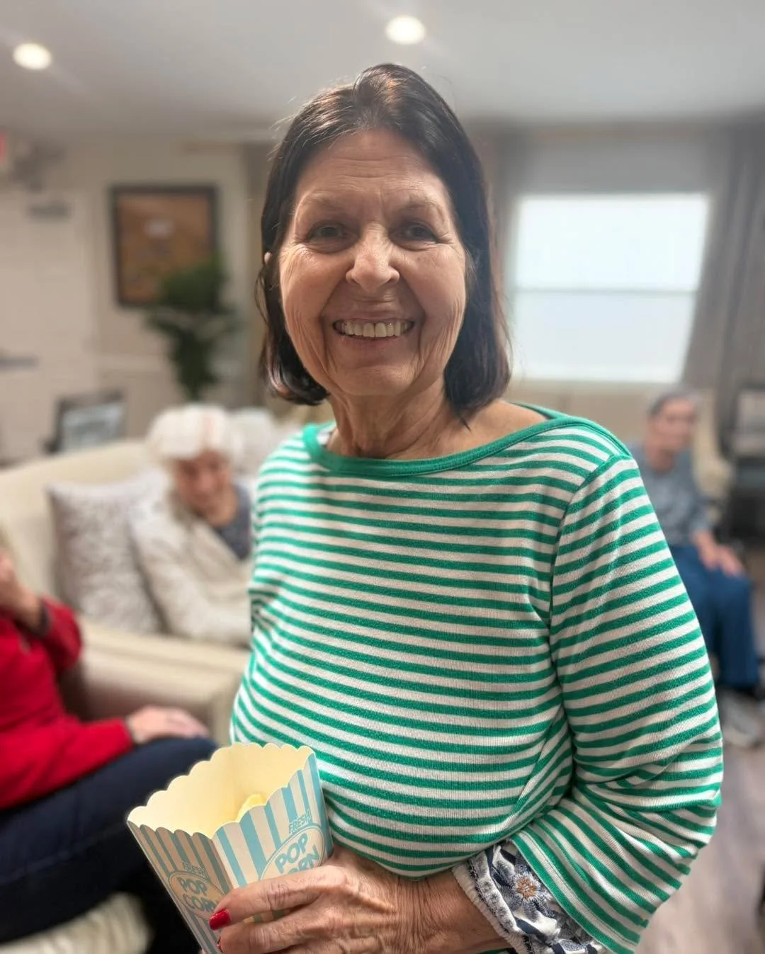 Puffcorn + Smiles = the perfect snack break this afternoon with our friends at the Oaks at Post Road! 💙🍿🎉 #CaritasHospice