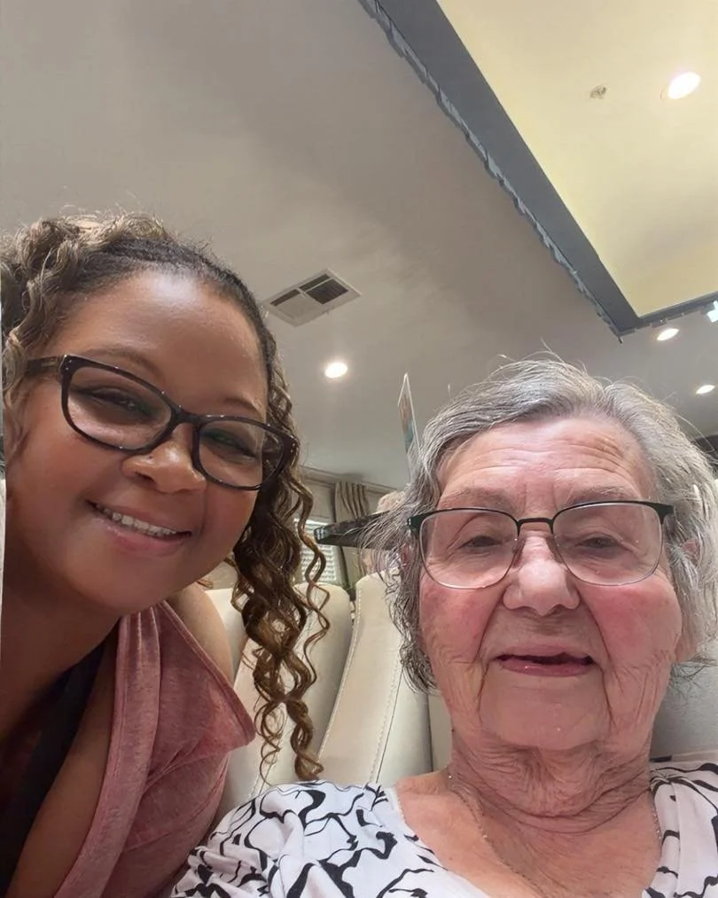 Fridays are for fun, friendly competition, and a little cornhole! 🎯💙 Keisha had a blast tossing bags, sharing laughs, and making memories with our friends at the Oaks at Post Road this morning! 🎉 #CaritasHospice #HospiceVolunteers