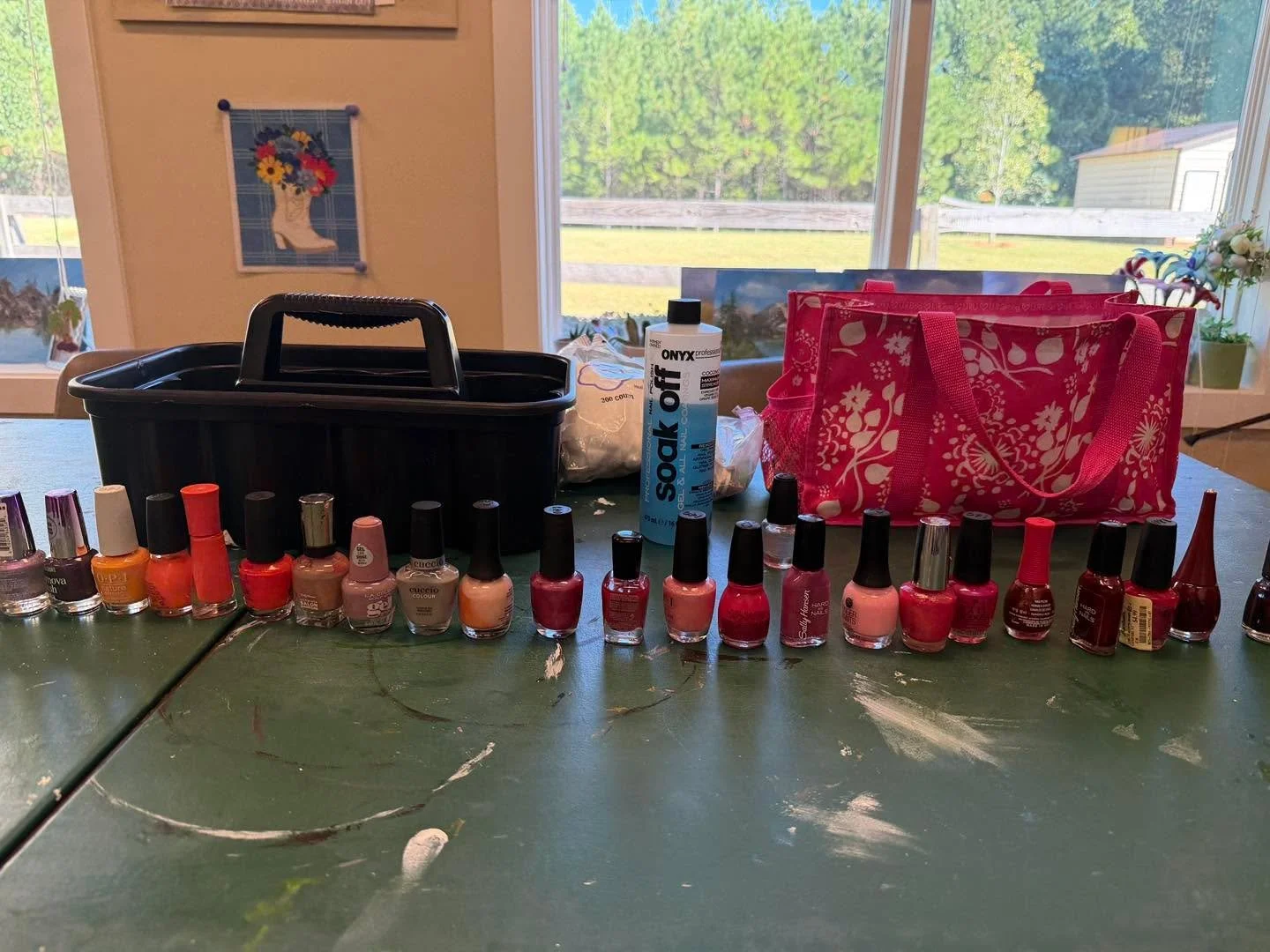 Pretty nails and precious moments! 💗💅🏻 We enjoyed a little pampering session with our friends at Dahlonega Assisted Living and Memory Care today! ✨ #CaritasHospice #HospiceVolunteers