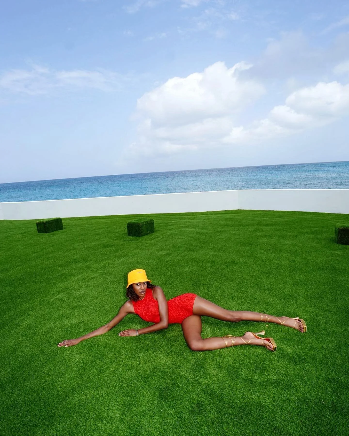 whoever told you &ldquo;the grass isn&rsquo;t greener&rdquo;, well, I&rsquo;m here to tell you that it is 🌈💚

#shotbyme #jefferycampbell #jacquemus #fendiskims #10mm