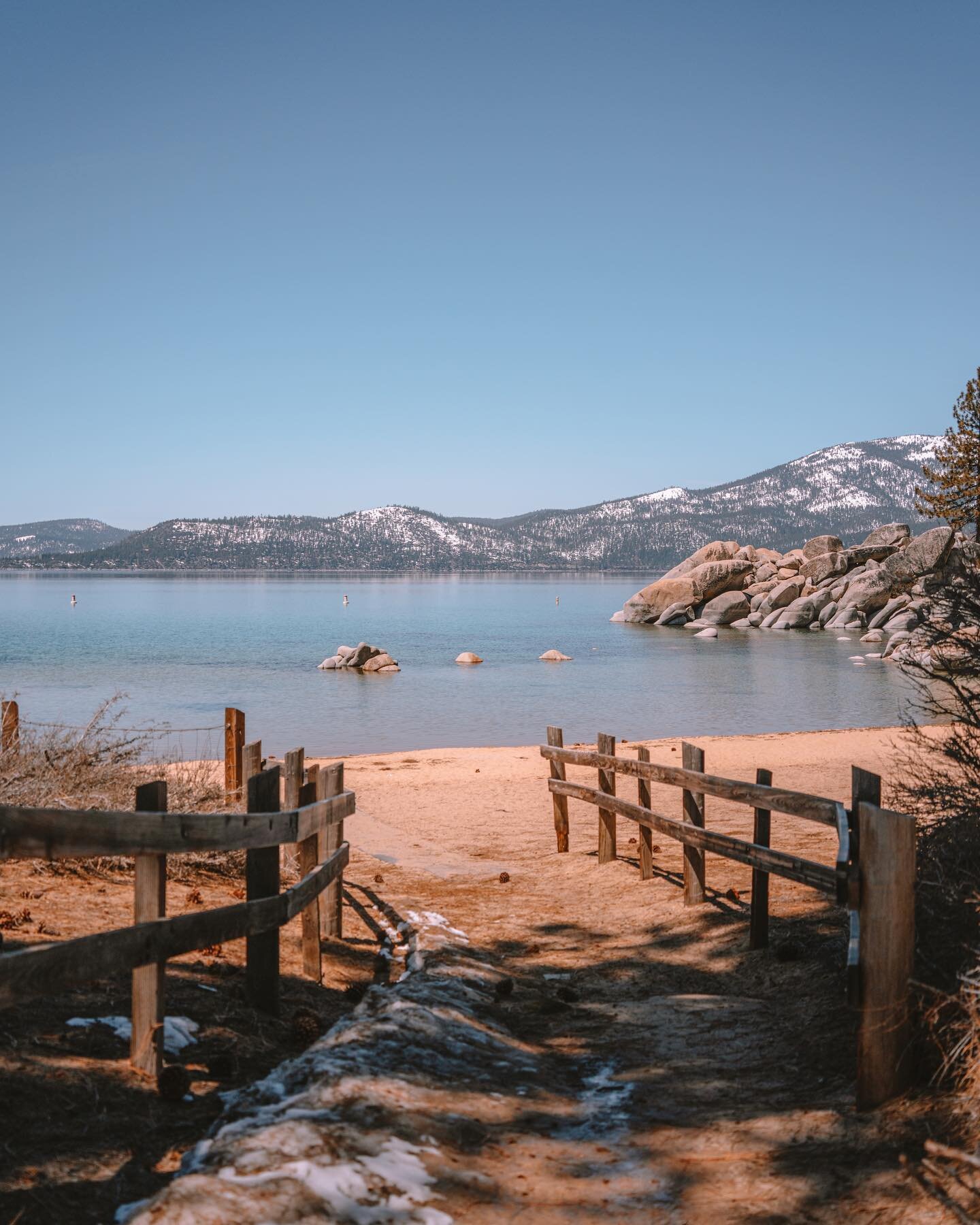 Two more weekends left of spring skiing at @skiheavenly, and then it&rsquo;s on to beach life for the foreseeable ⛱️
.
.
.
📷 @nikolelynn.s