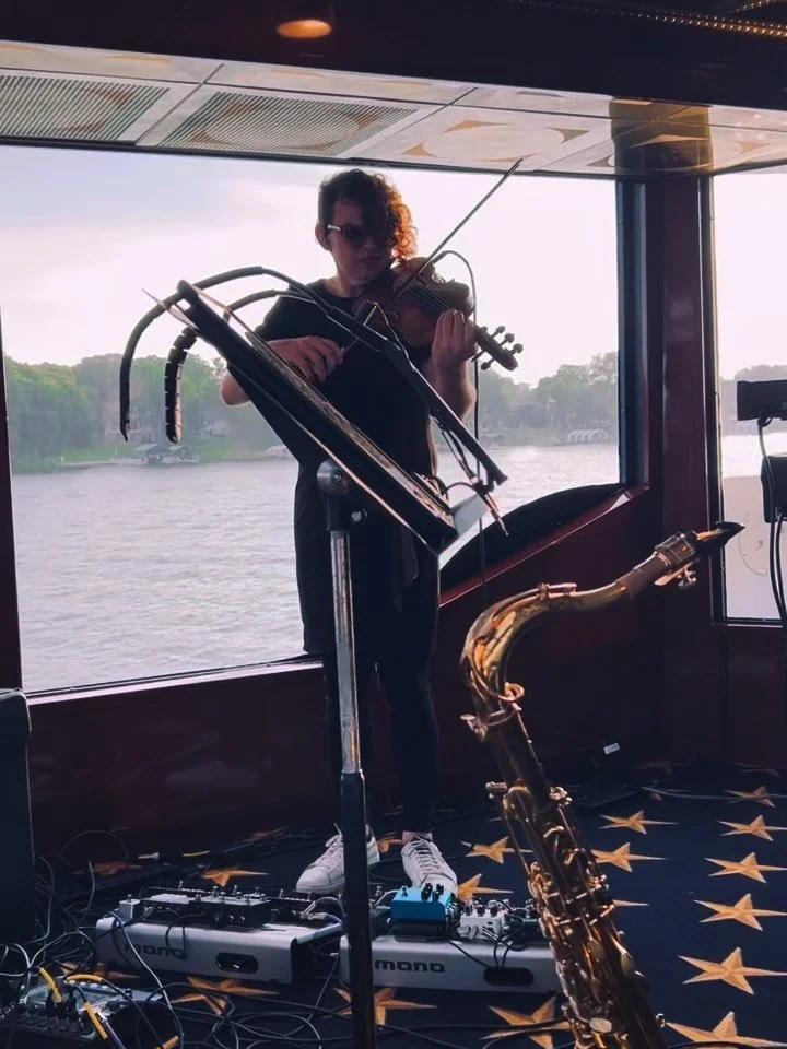 A lake cruise wedding? Yes please. Congratulations Kiana &amp; Mitch!

🎻 - @dgsviolin 
🎹 - @jcraftmusic 
🎸 - @aaronfabbrini 
🎷 - David Hirsch

&bull;
&bull;
&bull;
&bull;
&bull;
#wedding #weddings #weddingcruise #jazz #violin #music #livemusic #w