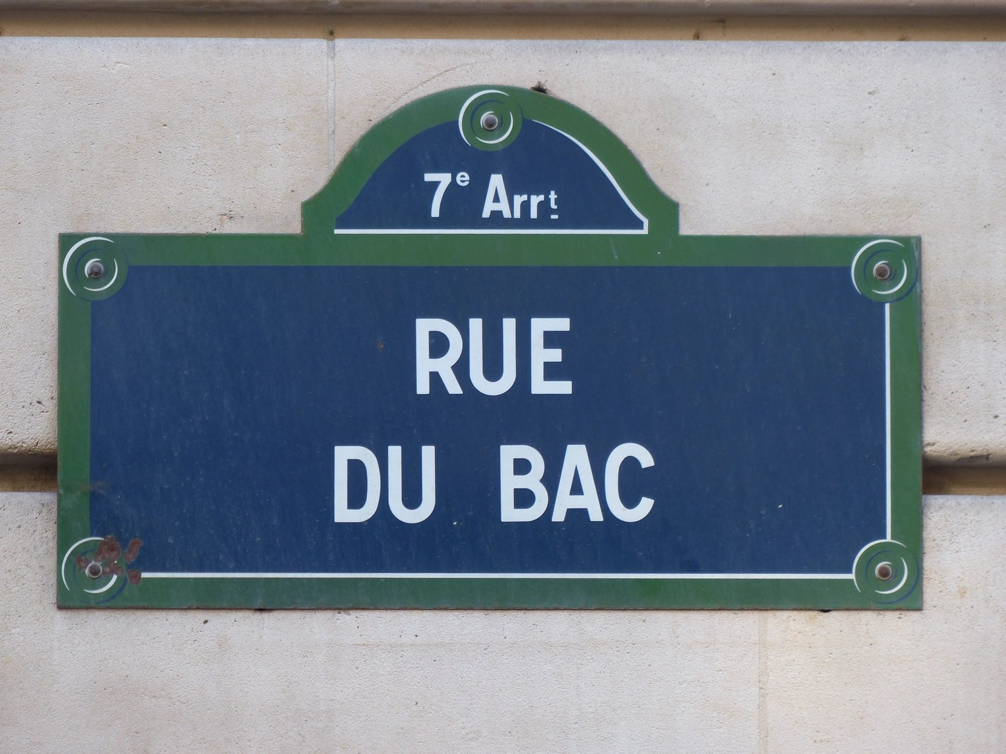 14_la-rue-du-bac-a-langle-de-la-rue-de-sevres-vers-1900-72.jpg
