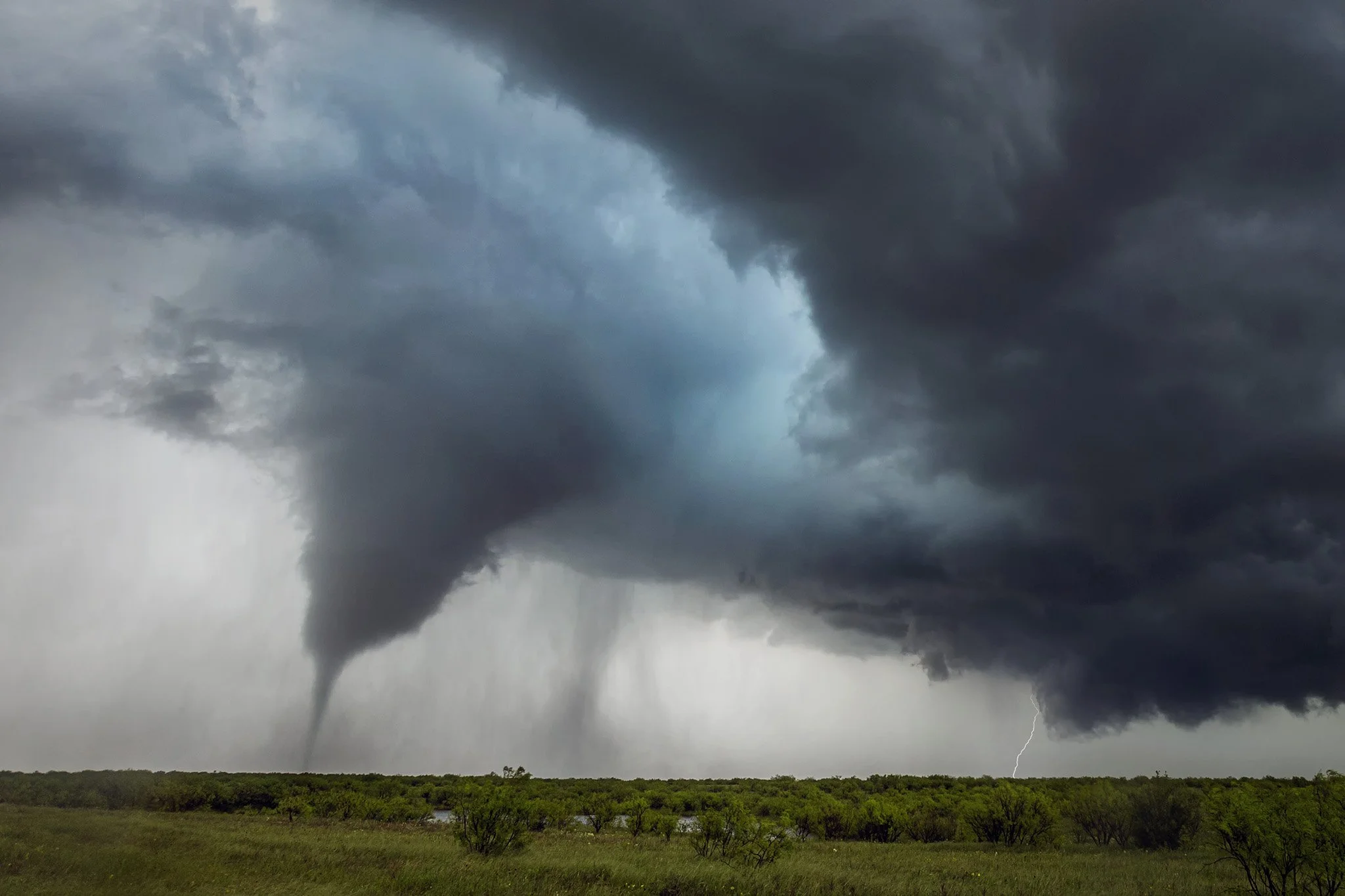 storm chasing tours