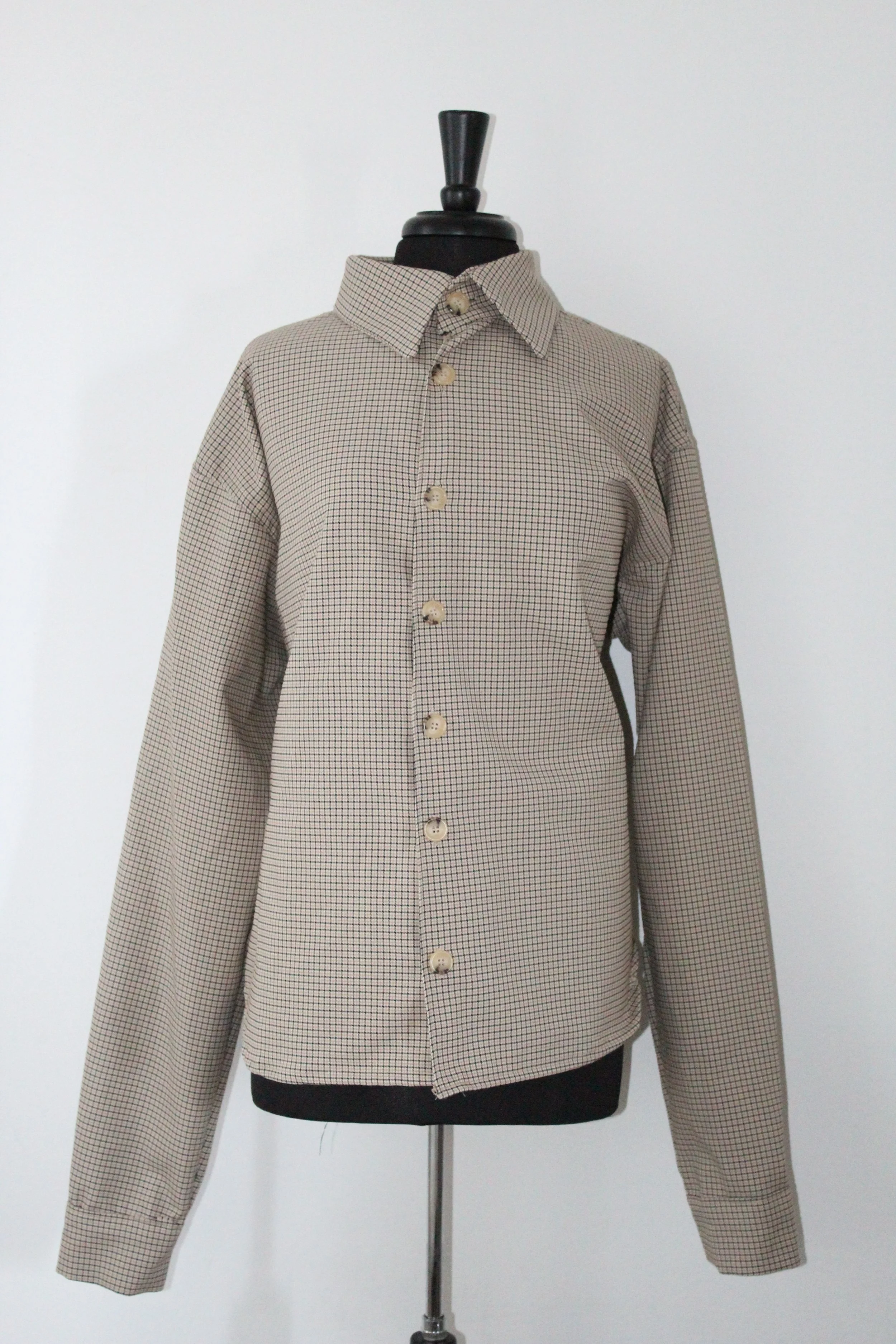 Fall '22 Technical Shirt Project
Heavy-Weight Cotton Shirting with Marbled Brown Buttons
