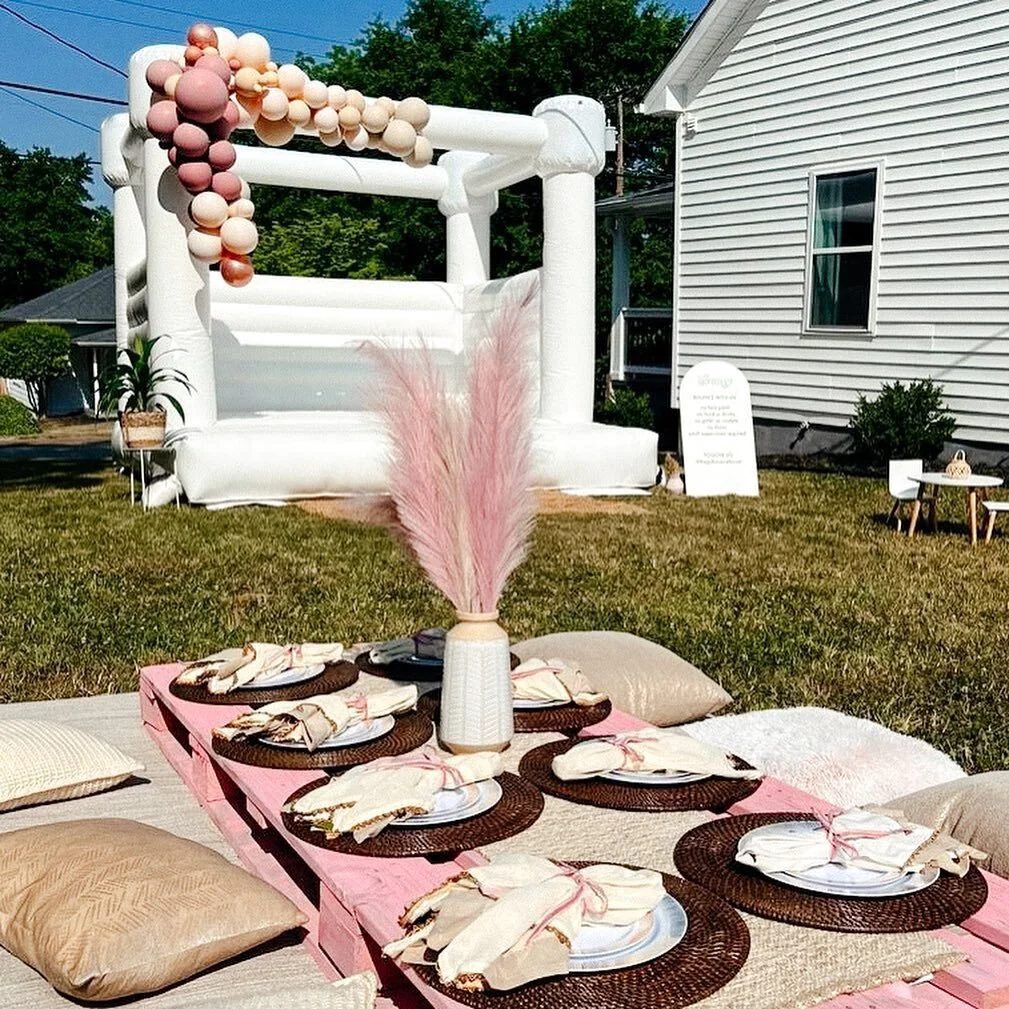 Our kind of first birthday! ✨We loved celebrating Jericho Ella with you @mariah_cropper ! 

#thegvlbouncehouse #gvlbouncehouse #greenvillesc #greenvillesouthcarolina #greenvillescwhitebouncehouse #gvlifestyle #gvltoday #greenvillebouncehouse