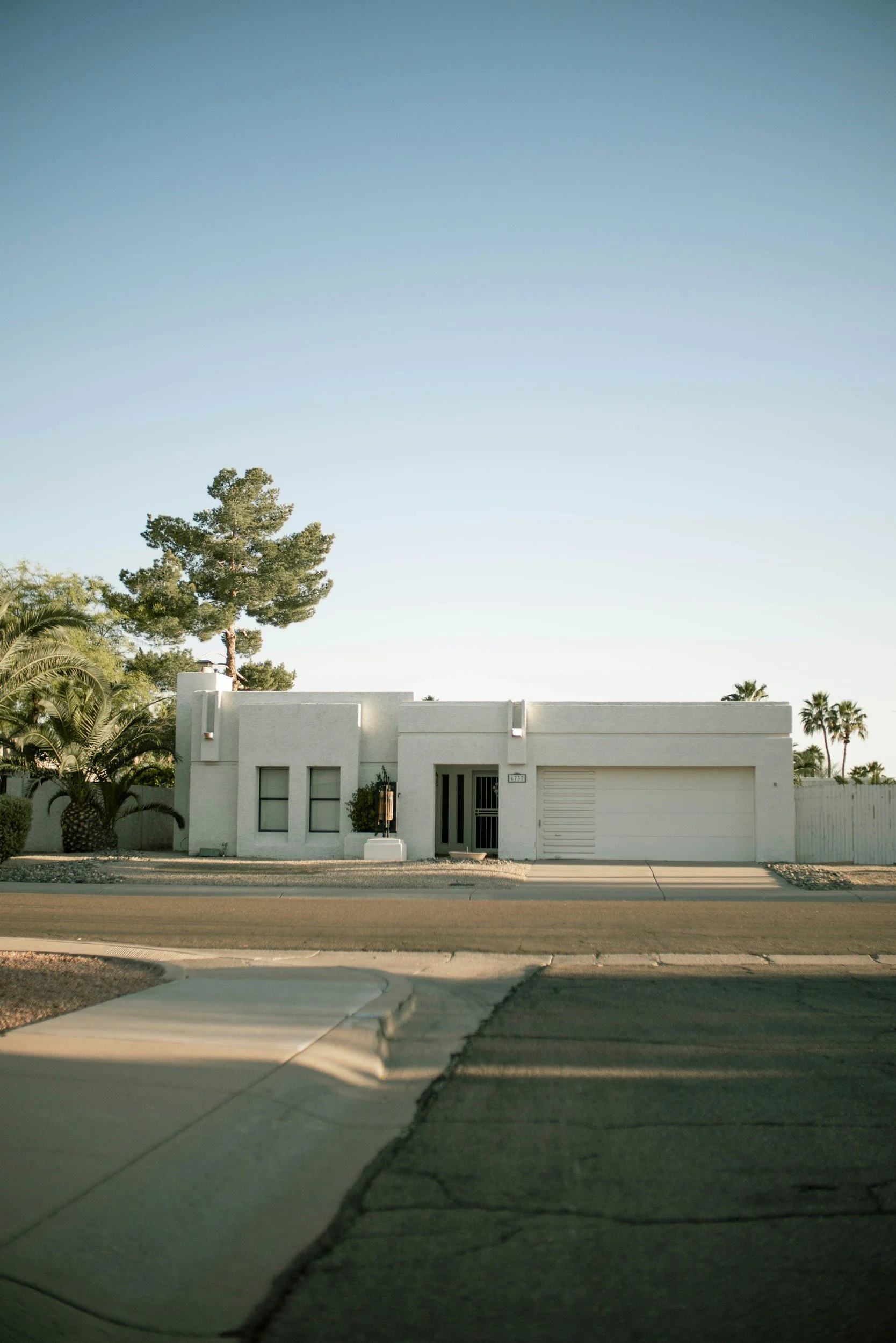 Modern Arizona home construction and installation process in the Phoenix area