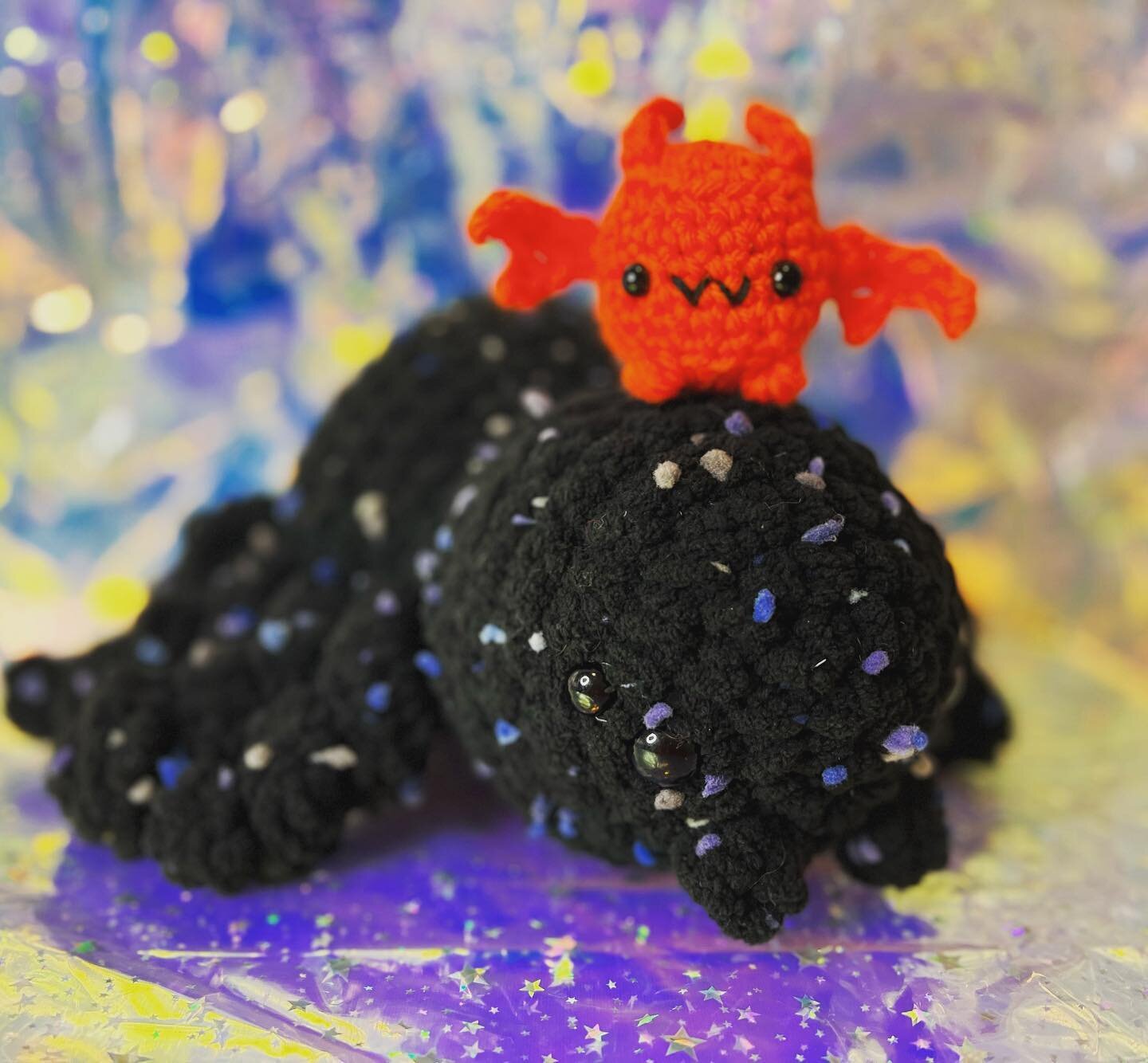 Lil besties! 

&hellip;&hellip;&hellip;&hellip;&hellip;&hellip;&hellip;.

#edensprout #crochet #spiderfriend #bat #crochetersofinstagram #crochetart #handmade #yyjarts