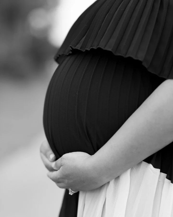 A baby fills the place in your heart that you never knew was empty. #pregnancyphotoshoot #pregnacyphotography #blackmoms #pregnantphotography