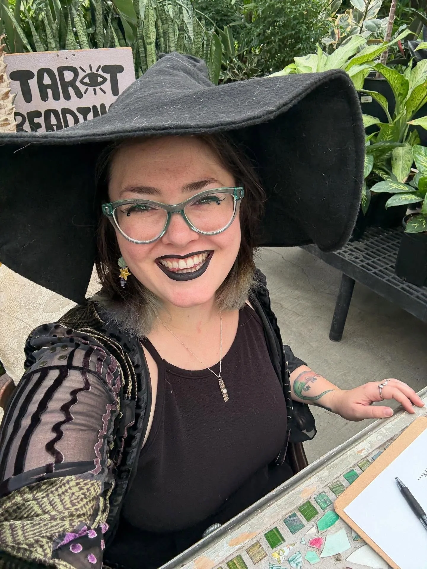 Event 1/4 this weekend - starting off with @greenconnection907 5th annual Halloween Bazaar! 🦇 There are treats 🍬 There are tricks 👻 12-5pm TODAY! Readings are $20 and are Scooby-Doo themed. I cooked up this idea about 2 weeks ago and finalized the