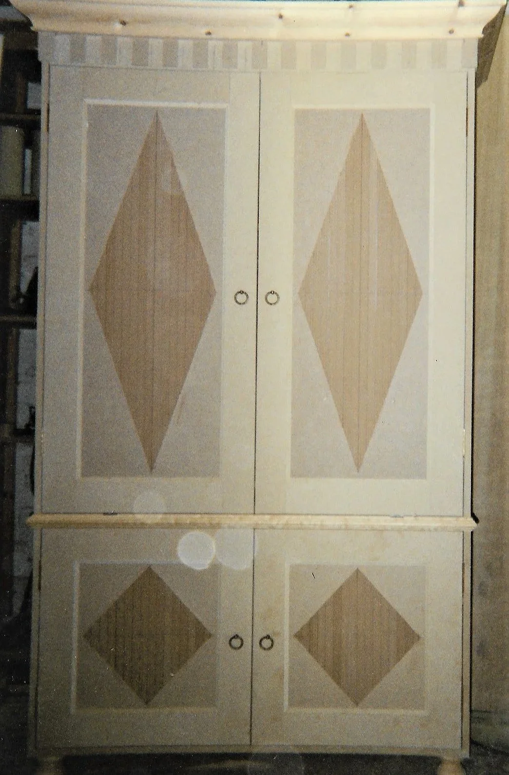 diamond+wooden+cubpboard+%282%29.jpg