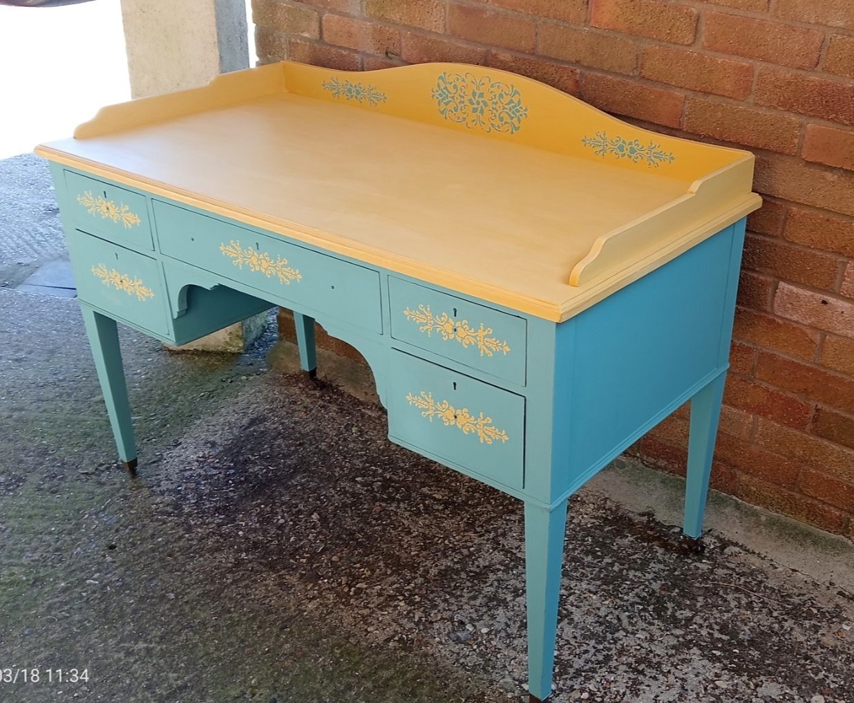 blue+yellow+desk+9.jpg