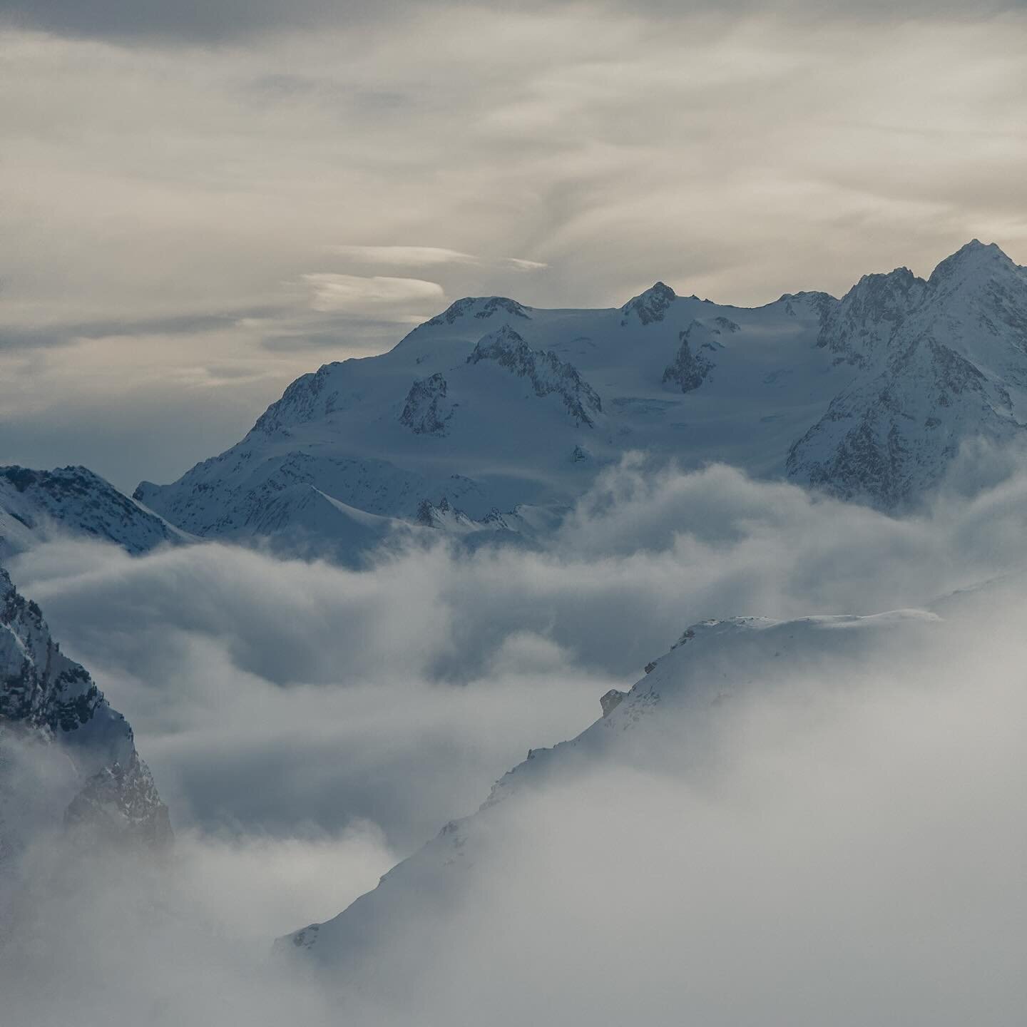 December in French alps 
.
.
.
#meribelfranceskiing #ski #skiing #landscapephotography #mountains
