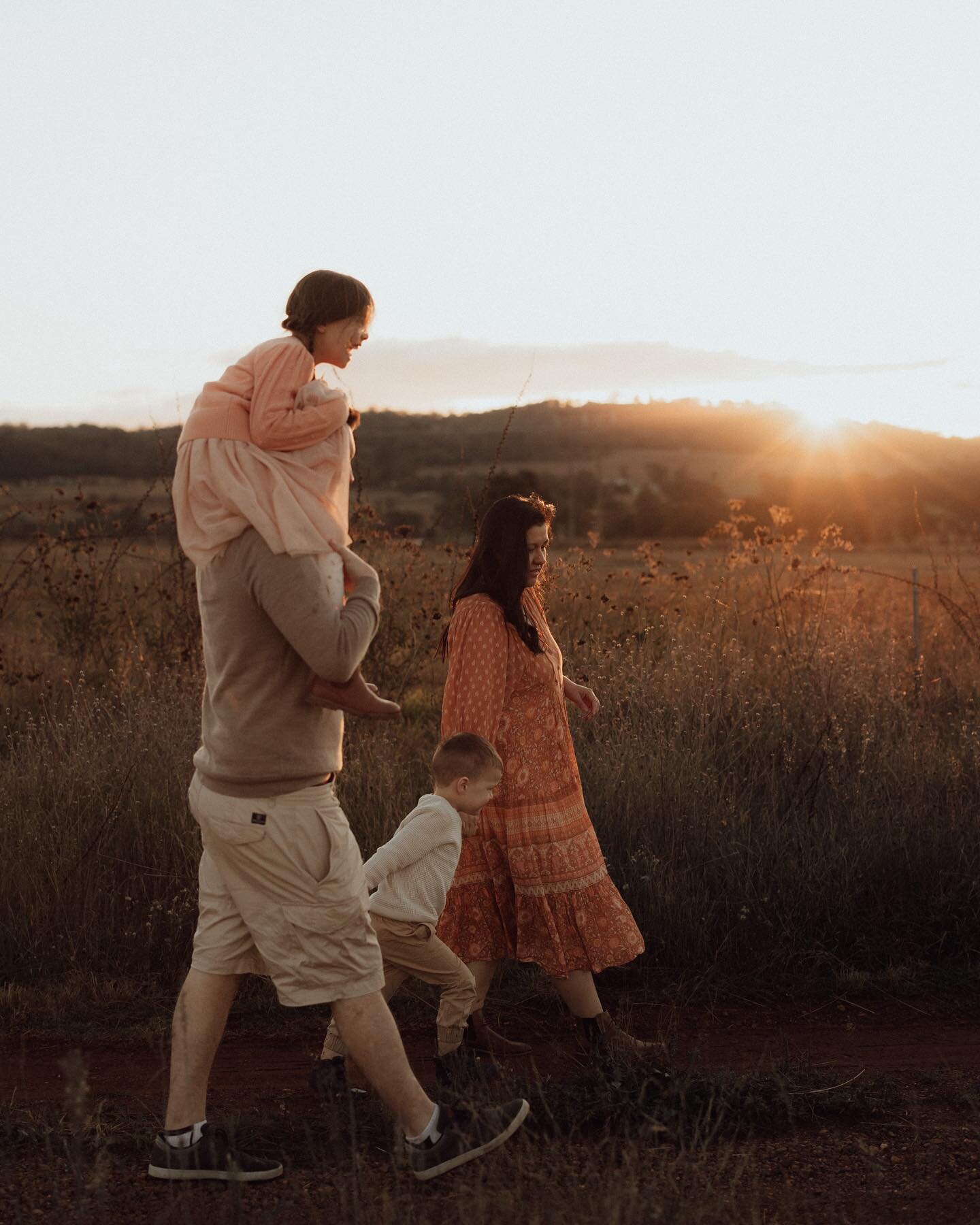 Family ✨

I hope it&rsquo;s been an enjoyable long weekend for everyone in Australia. I got to meet this gorgeous family all the way from Newcastle. It was a super cold afternoon but golden hour came through for us 🌅 🥰

#erinnredfernphotography 
#c