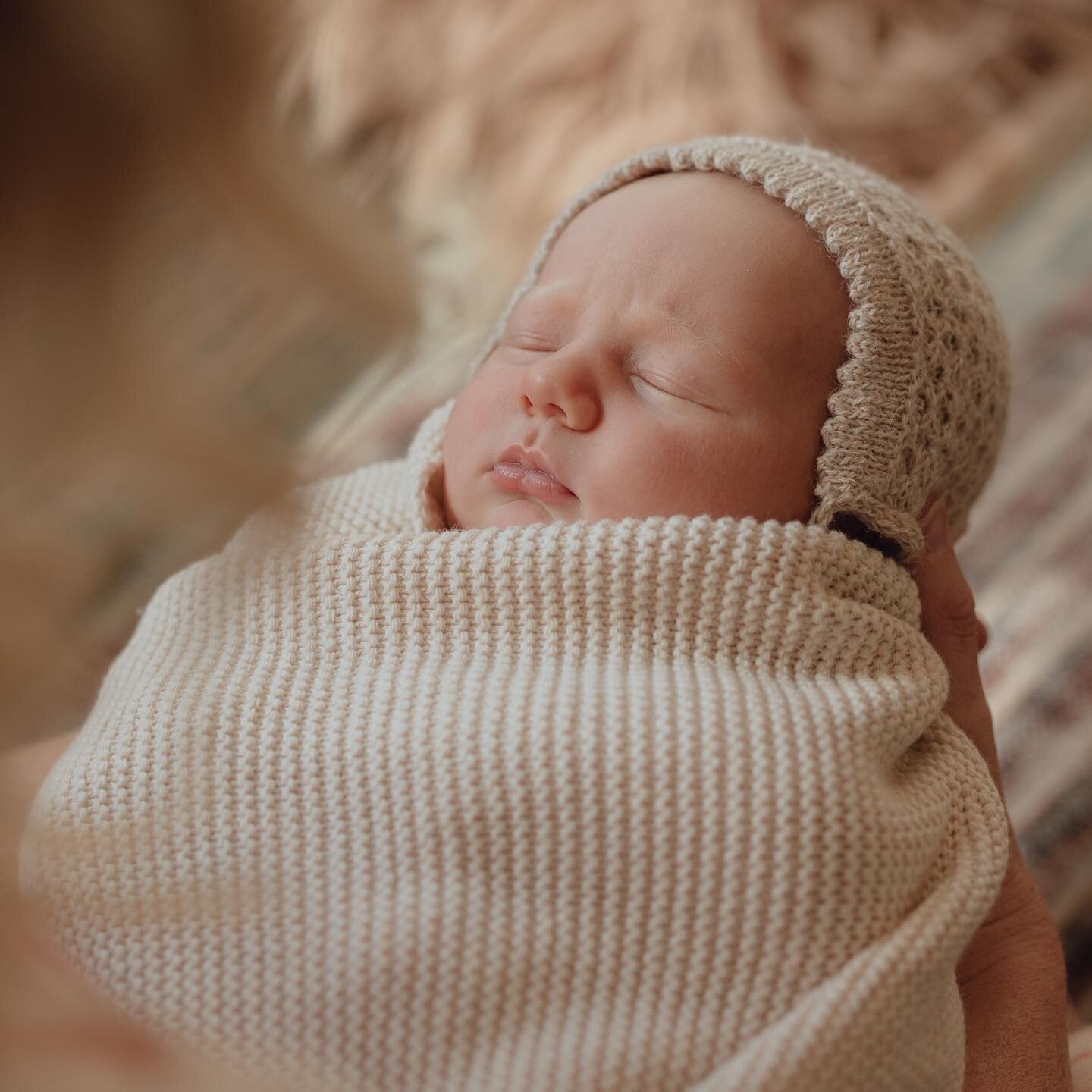 The many faces of a newborn captured forever ✨ 

I especially love his little frown🥰🥰

#erinnredfernphotography 
#centralwestnsw 
#centralwestnswphotographer 
#wellingtonphotographer 
#dubbophotographer 
#dubboregion
#orangephotographer 
#mudgeepho