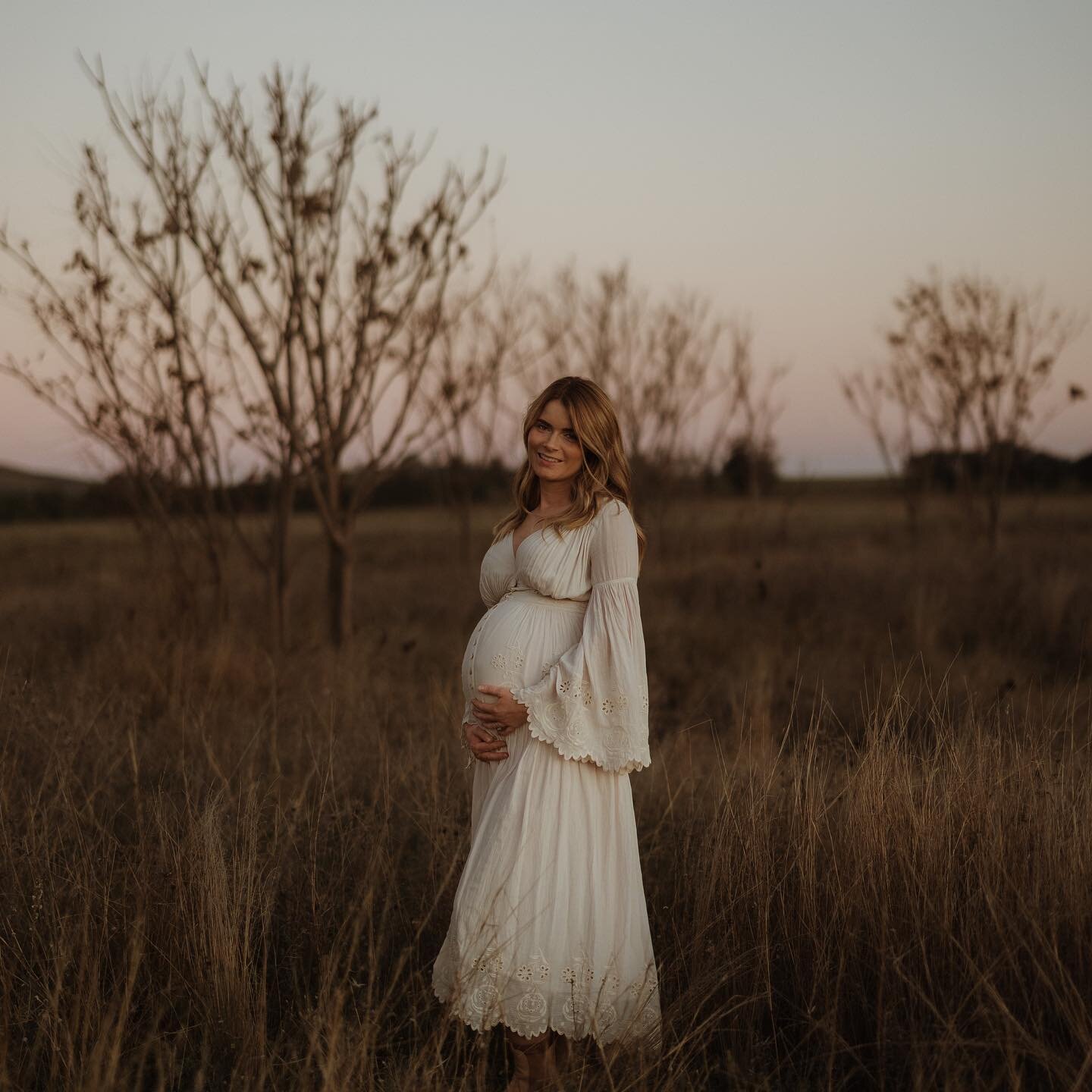 Last light with this absolute beauty✨

#erinnredfernphotography 
#centralwestnsw 
#centralwestnswphotographer 
#wellingtonphotographer 
#mudgeephotographer 
#dubbophotographer 
#orangephotographer 
#maternityphotographer 
#maternityphotography 
#preg