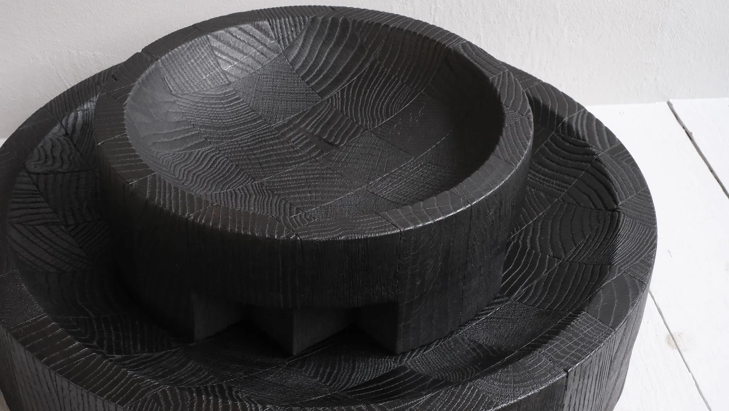 Close-up of the carved burned oak grain of the Disk Trays by Arno Declercq.