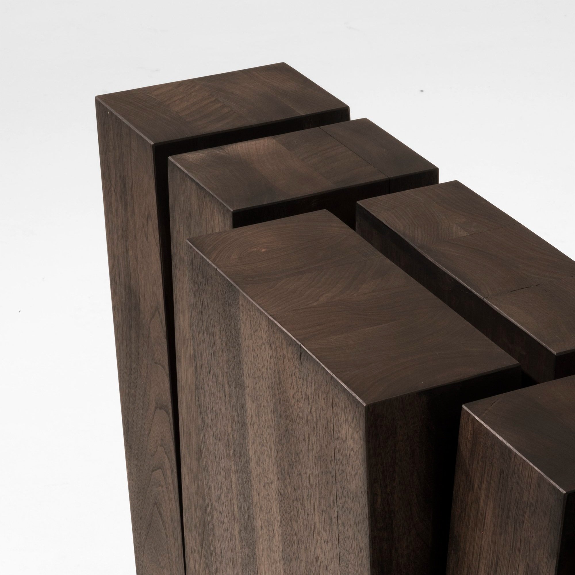 Arno+Declercq+-+Work+-+Hallway+Walnut+-+2+kopie.jpg