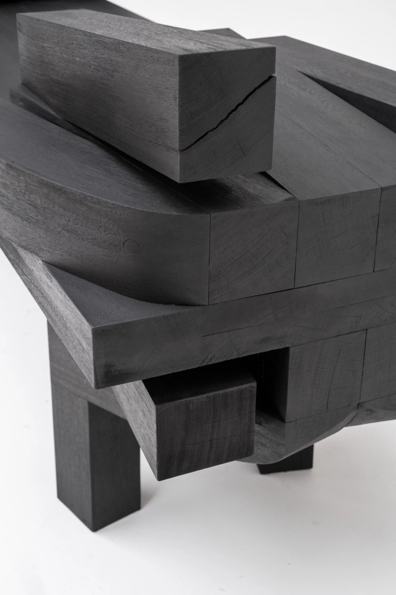 Detail of the burned and oiled Iroko wood in Zoumey Desk 012024 by Arno Declercq.