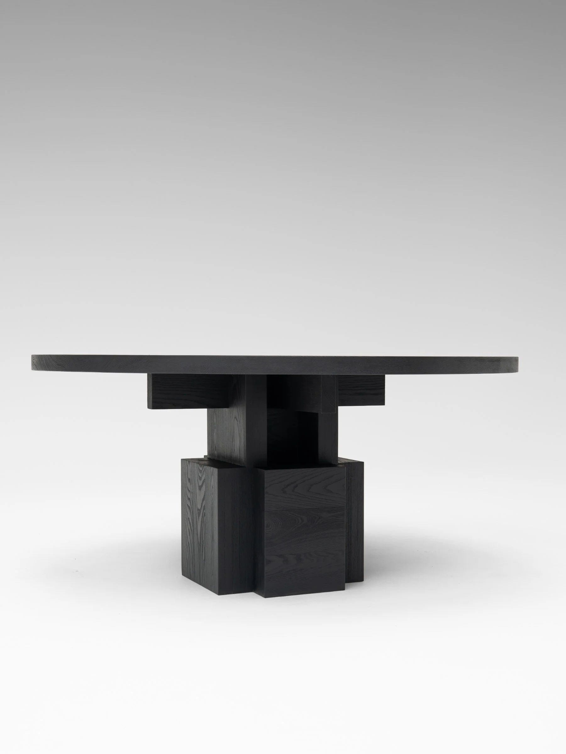 Fundament Round Table — studio photograph 4