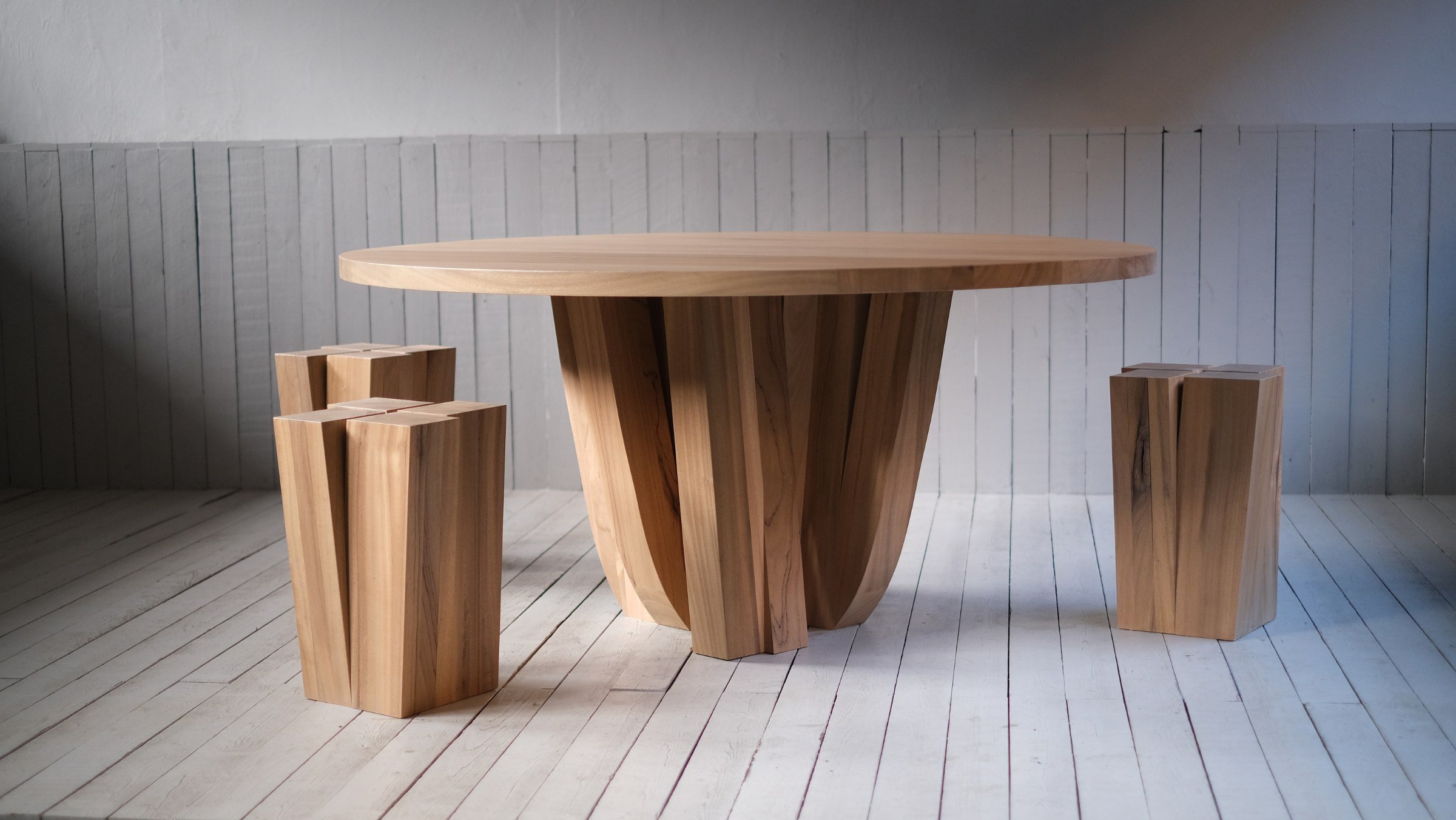 Zoumey round tables — studio photograph 5