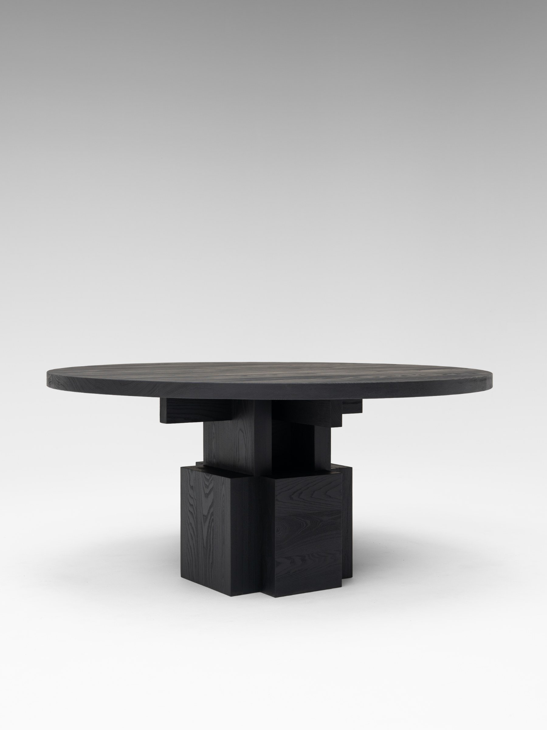 Fundament Round Table — studio photograph 5