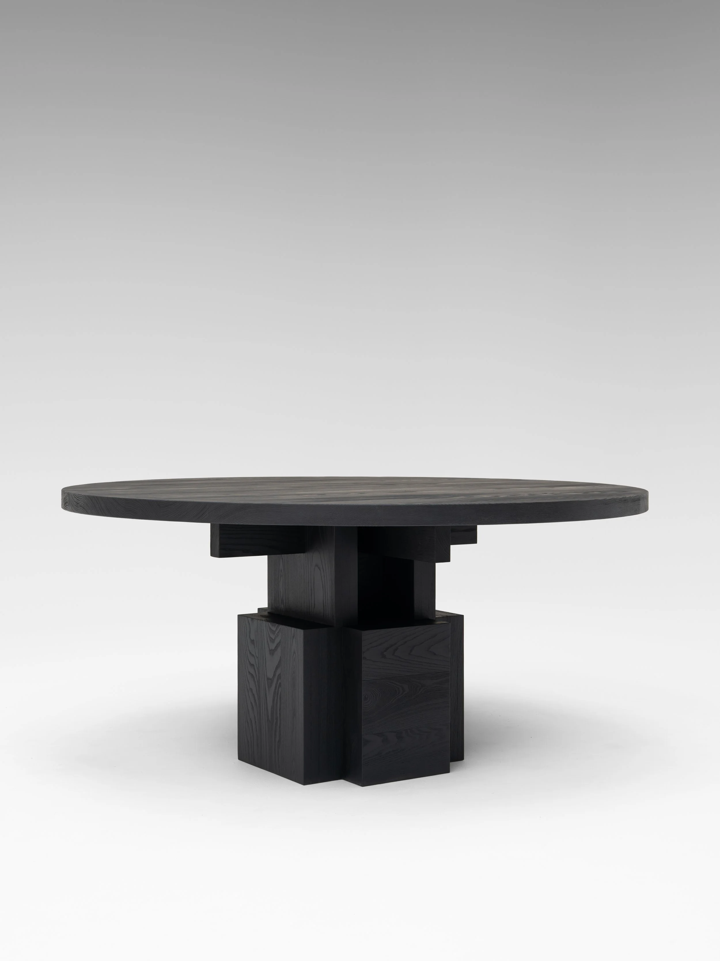 FUNDAMENT ROUND DINING TABLE
