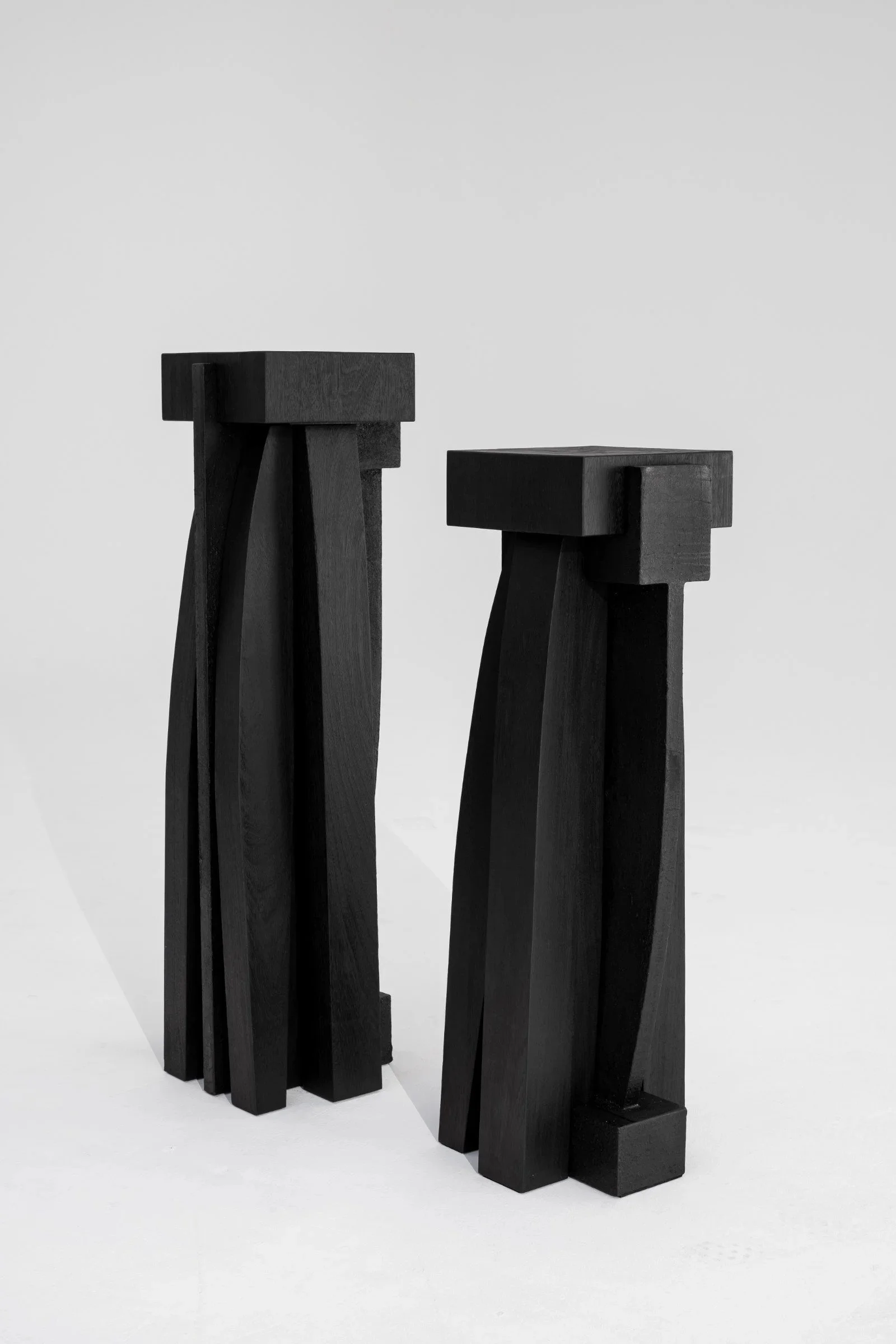 UMBO PEDESTAL