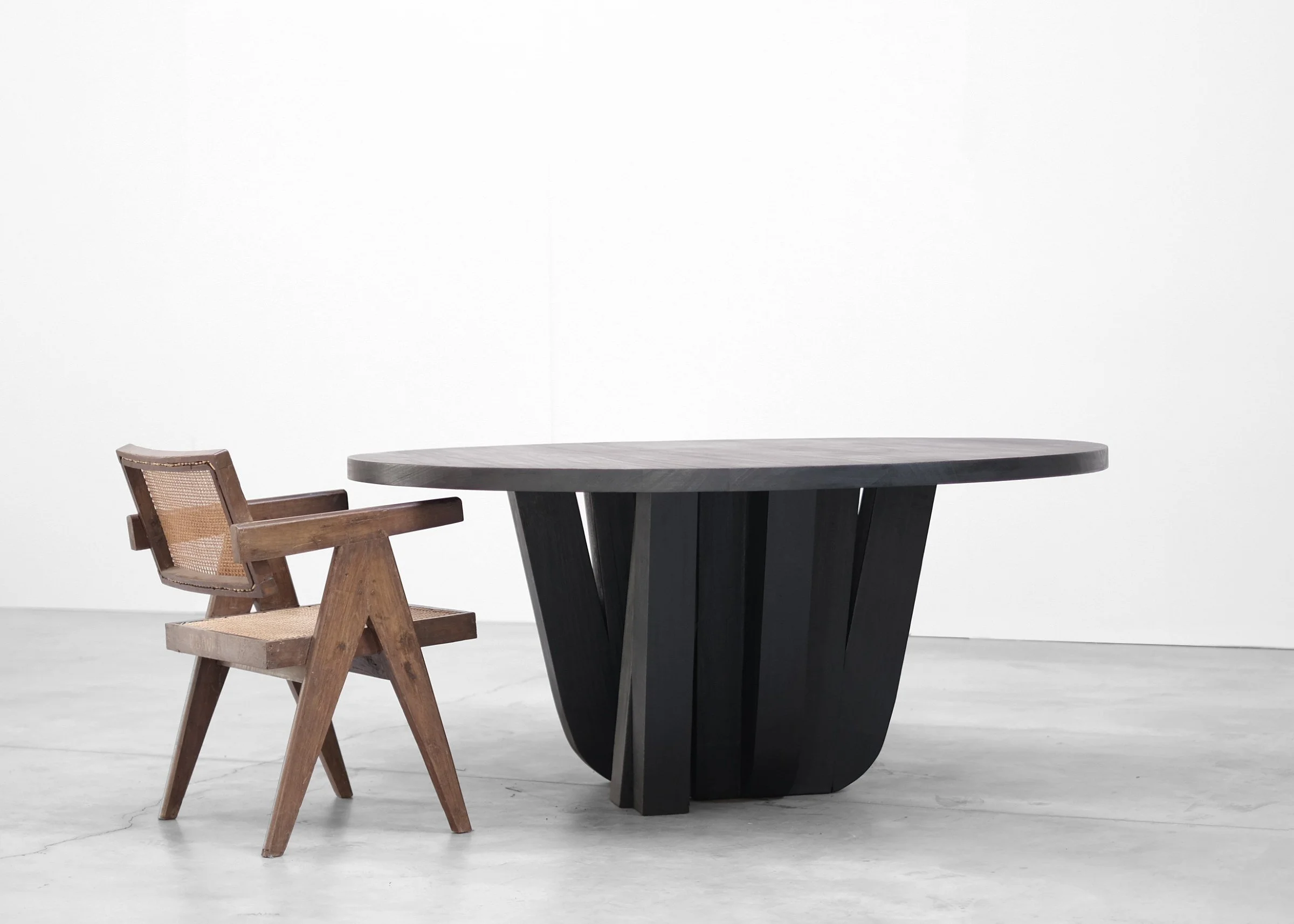 Zoumey round tables — studio photograph 6