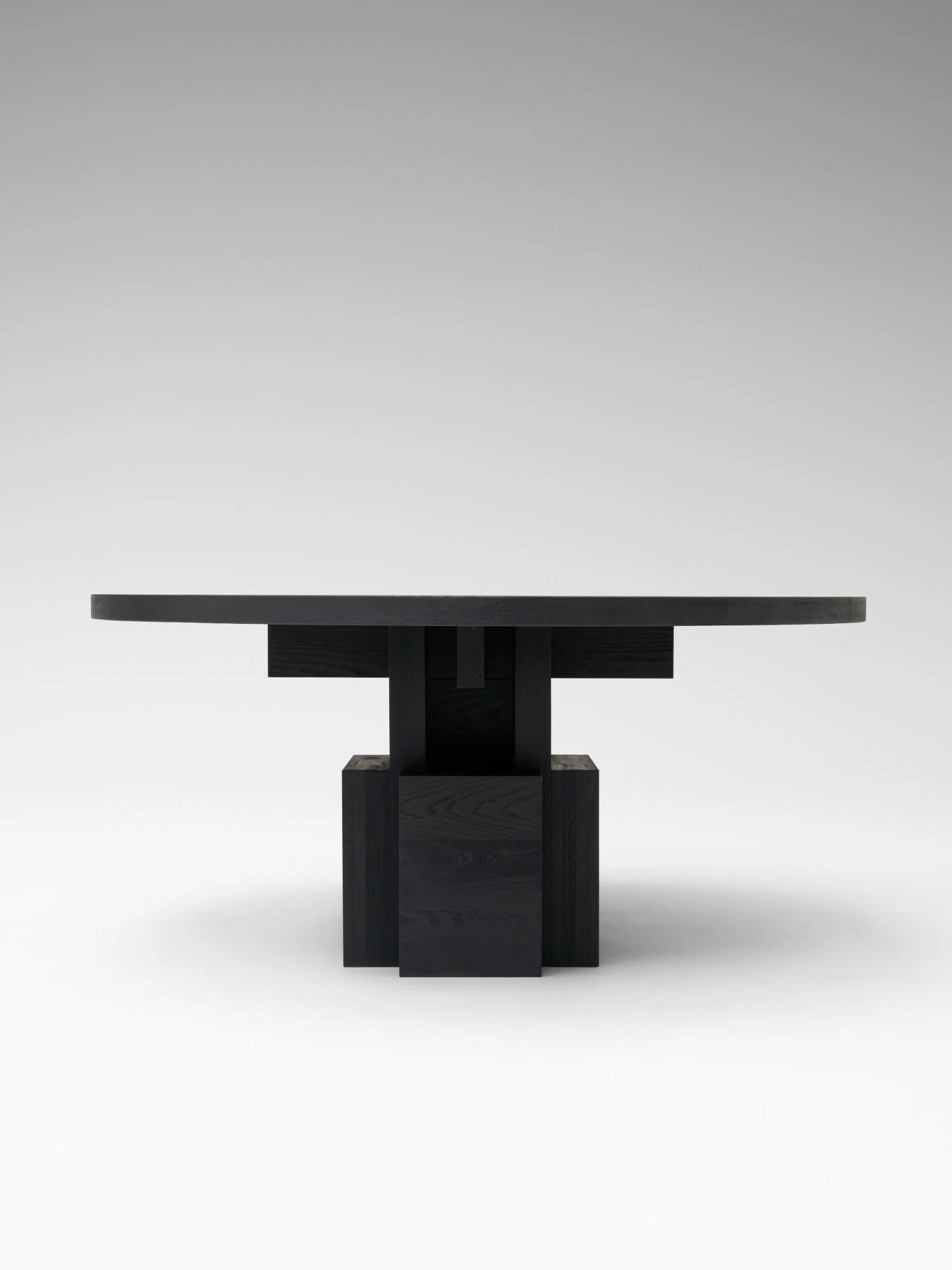 Fundament Round Table — studio photograph 1