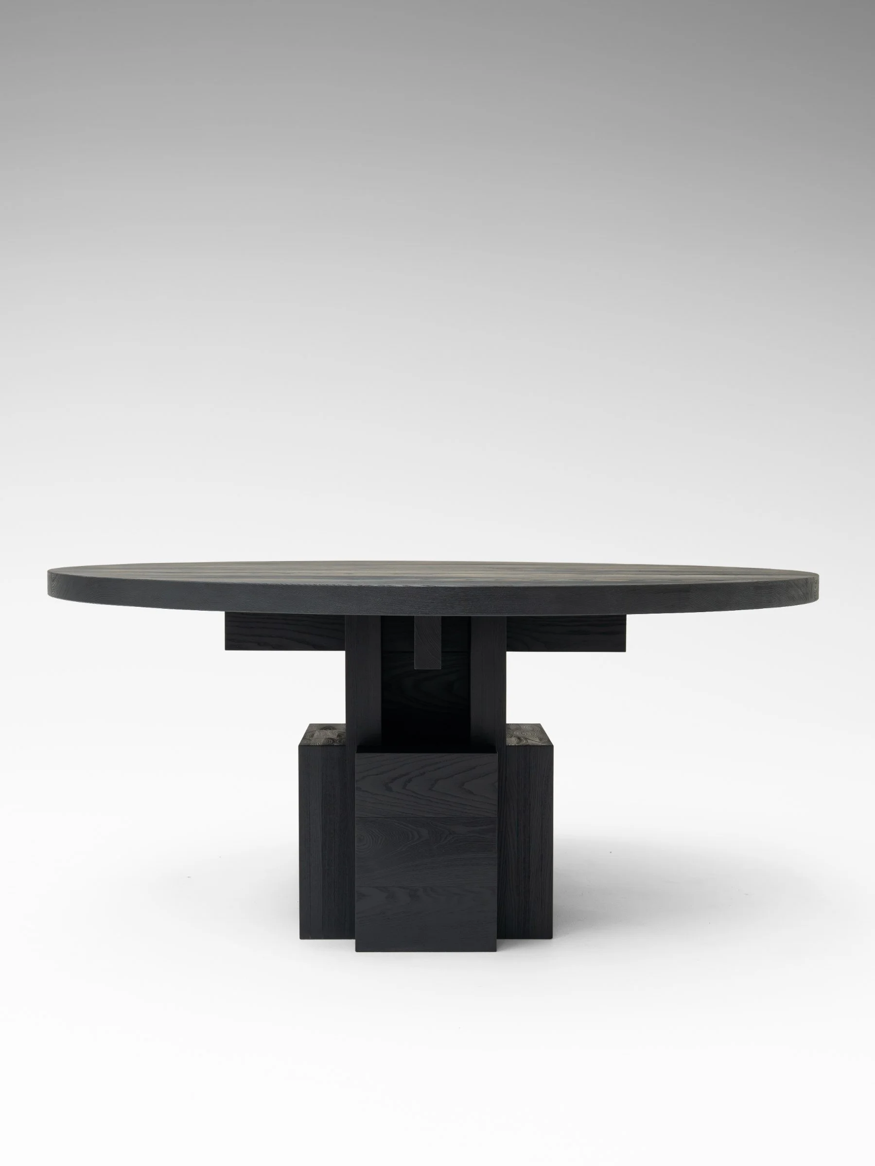 Fundament Round Table — studio photograph 2