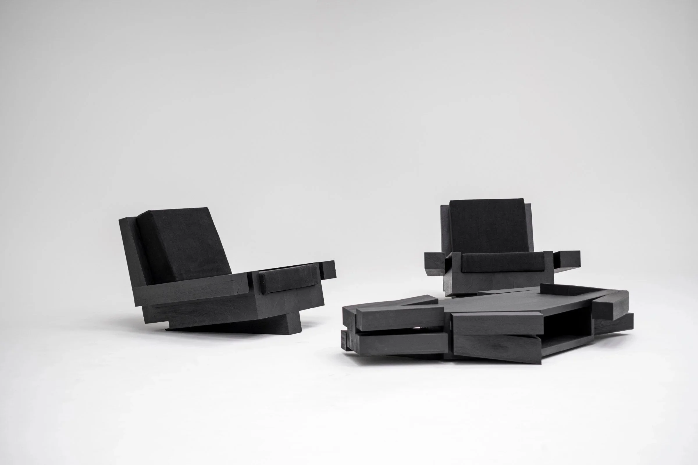 ZOUMEY LOUNGE CHAIR