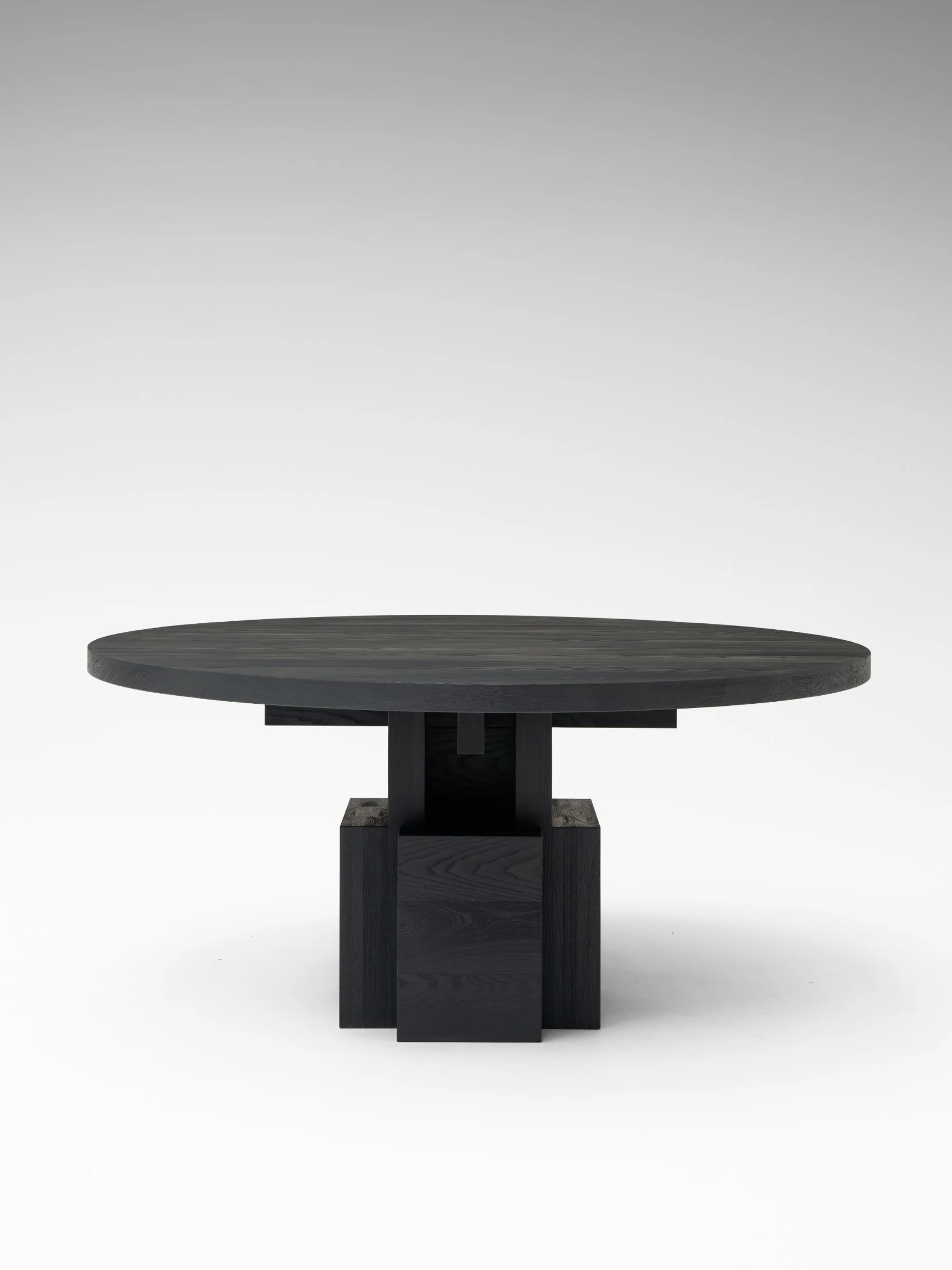 Fundament Round Table — studio photograph 3
