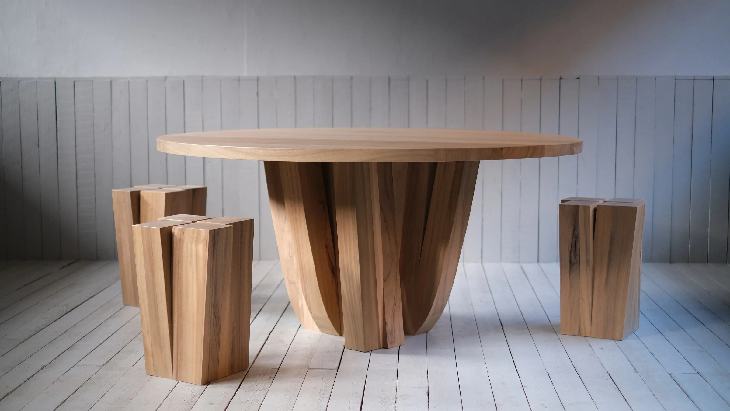 Zoumey round tables — studio photograph 4