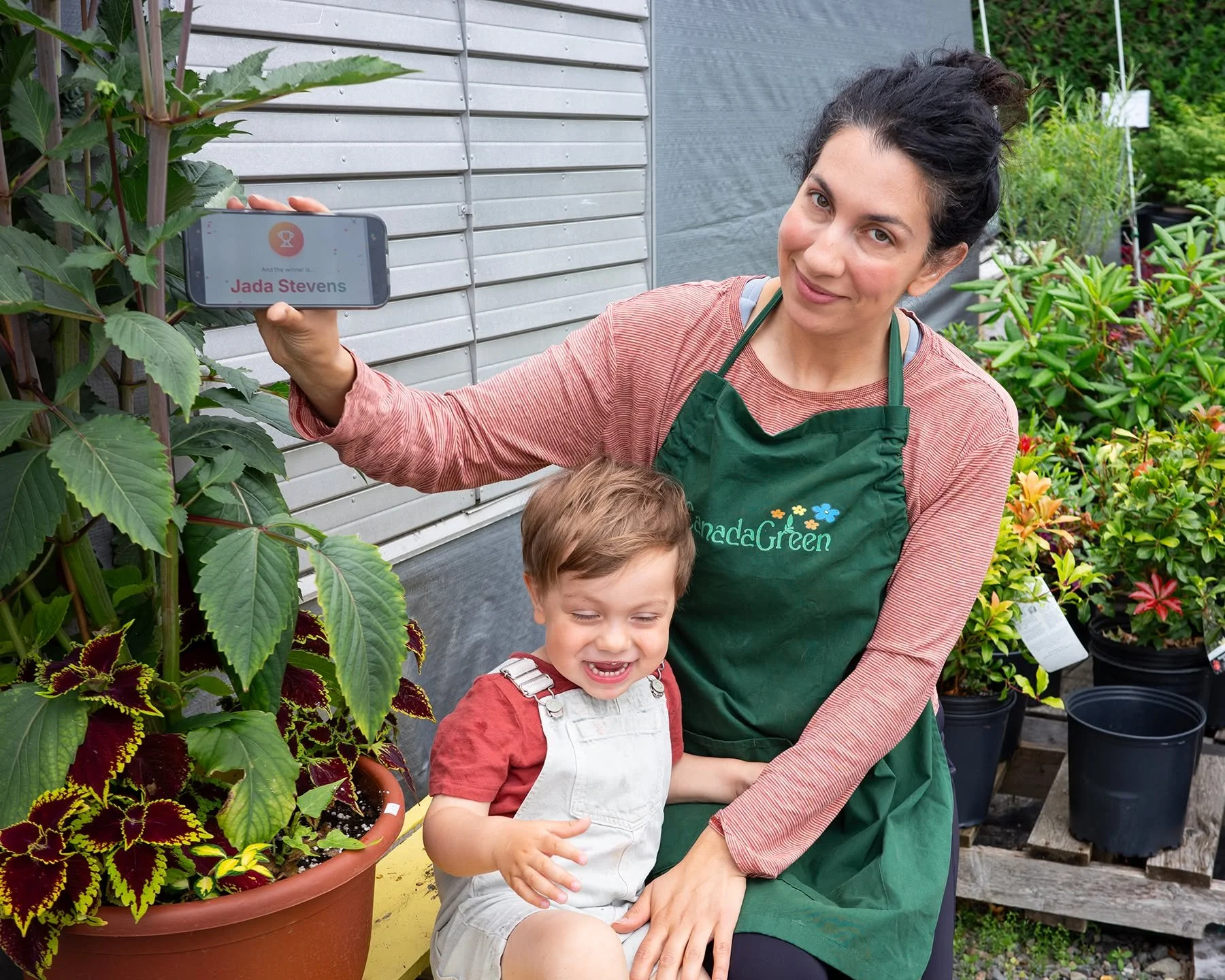 Every morning is filled with multitasking... but someone is particularly excited to announce the winner of this year's Father's Day giveaway!

Jada Stevens, come on down! You're the proud winner of a planter of your choice!

Thanks as always to every