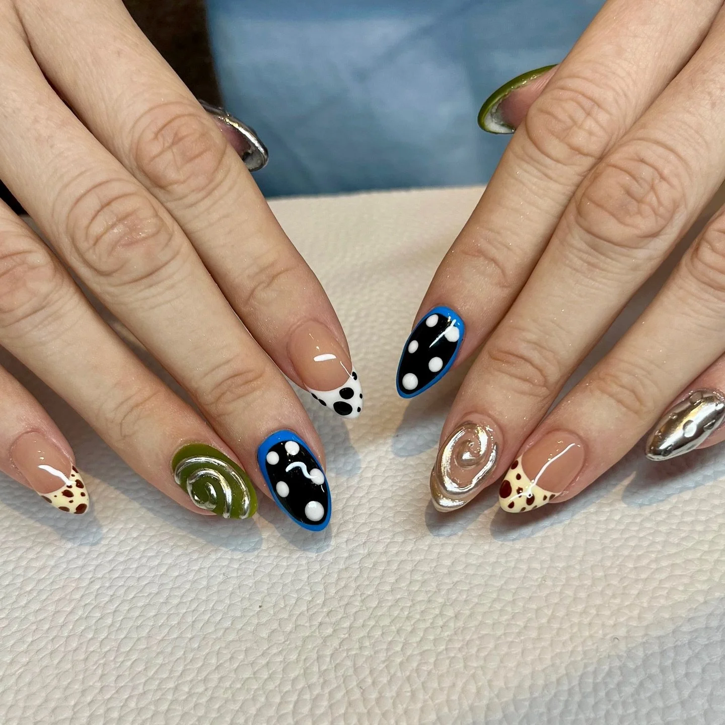 Abstract lovers dream nails 🌀💛 
Nails by Sharonda 
&bull;
&bull;
&bull;
#abstractnails #nailart #nails #naildesign #nycnailsalon