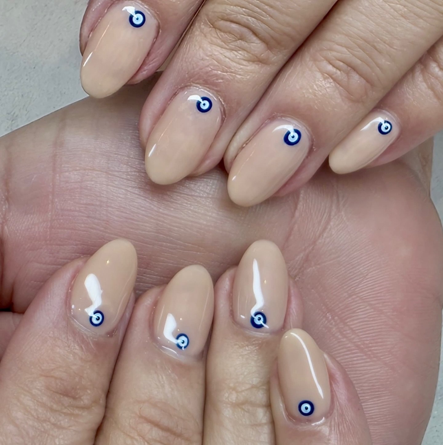 Neutral + 🧿
Nails by Bridge 
&bull;
&bull;
&bull;
#evileyenails #nailart #nails #nailsoftheday #nailsdesign